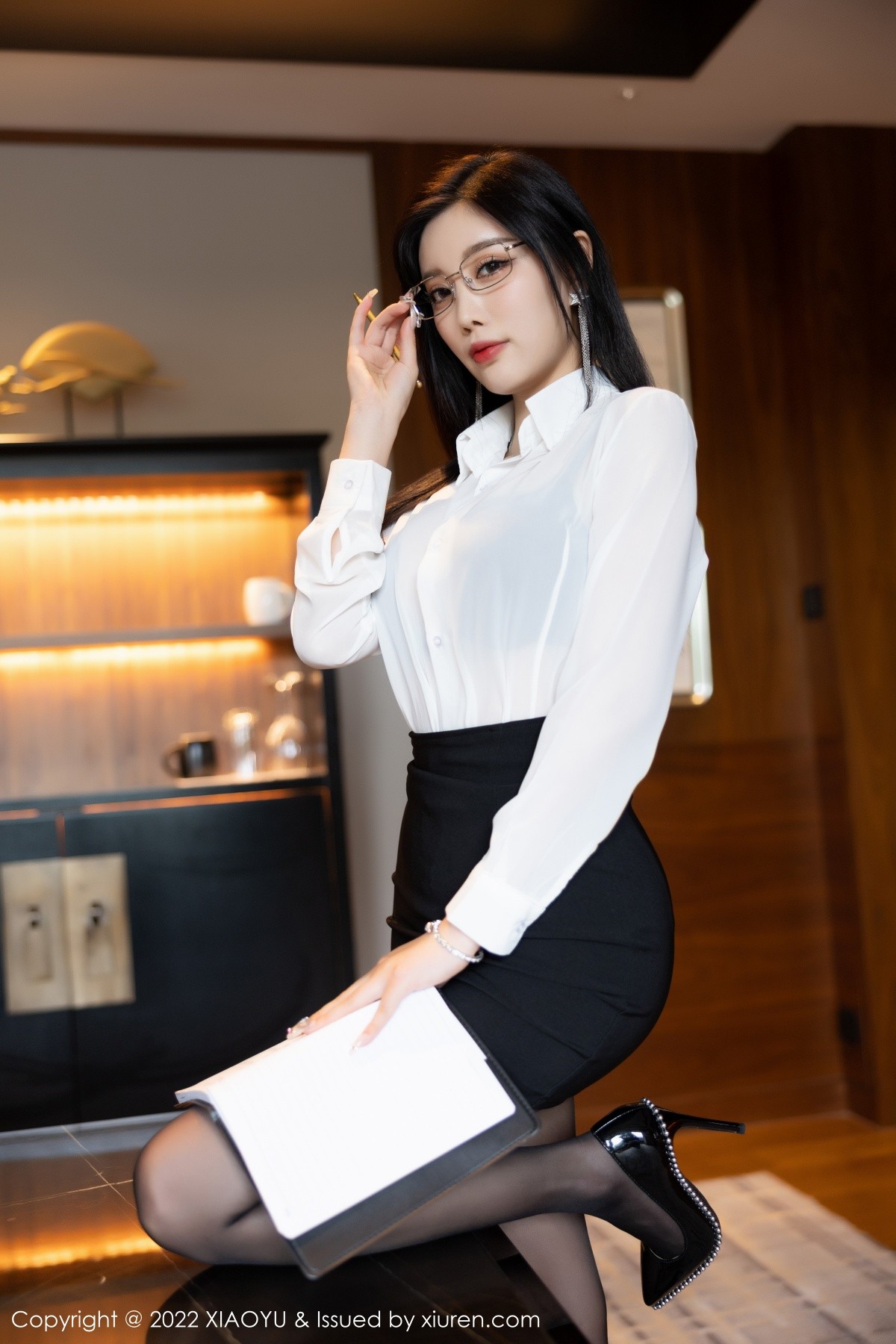 xgyw.top_[XiaoYu画语界]Vol.865_女神杨晨晨Yome杭州旅拍白T配黑短裙半脱露无内黑丝诱惑写真90P