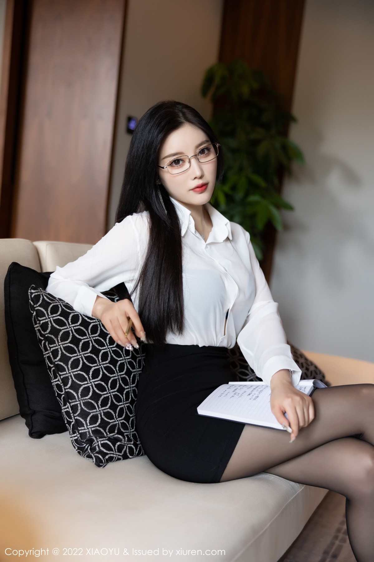 xgyw.top_[XiaoYu画语界]Vol.865_女神杨晨晨Yome杭州旅拍白T配黑短裙半脱露无内黑丝诱惑写真90P