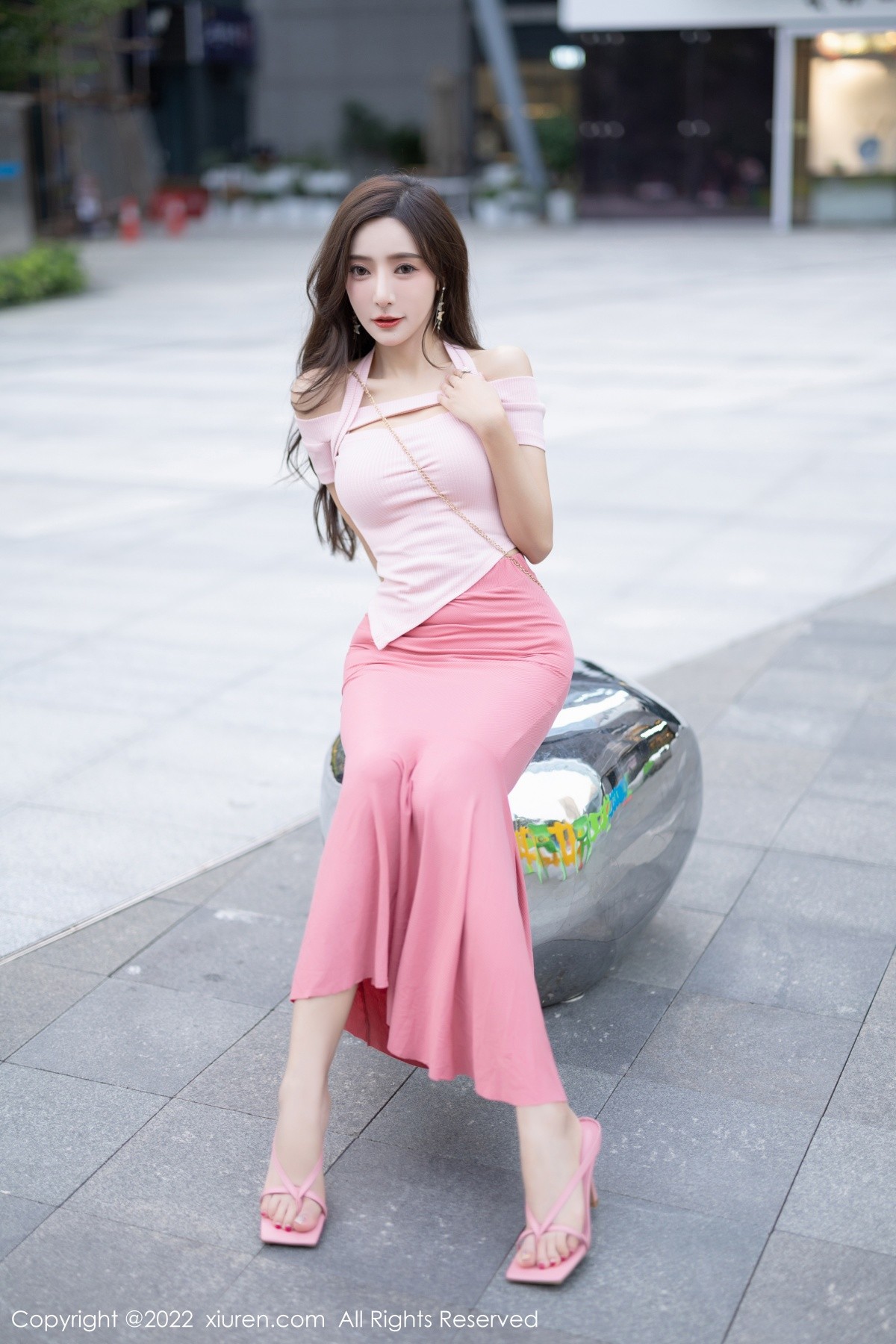xgyw.top_XiuRen第5601期_女神王馨瑶yanni脱粉色长裙露性感蕾丝内裤秀惹火身材诱惑写真78P
