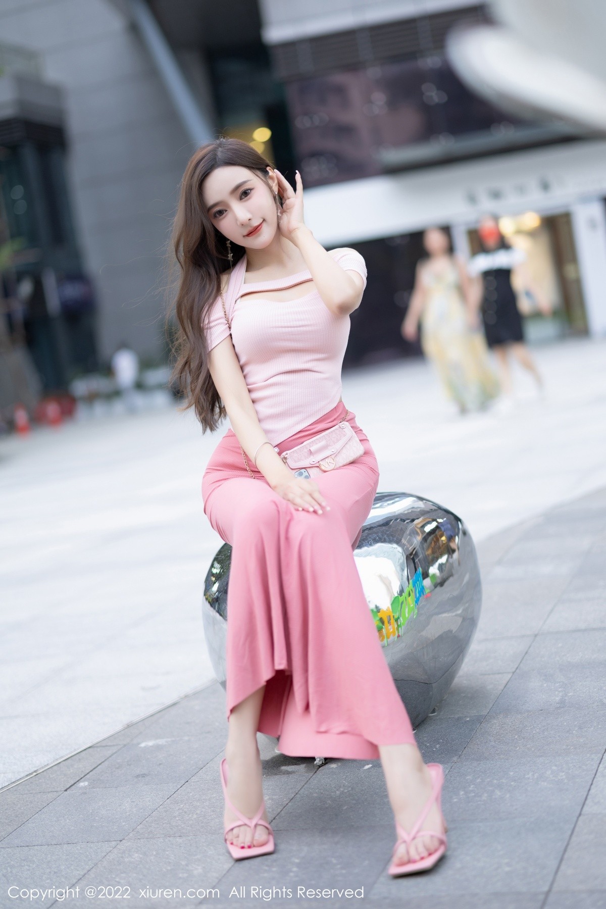 xgyw.top_XiuRen第5601期_女神王馨瑶yanni脱粉色长裙露性感蕾丝内裤秀惹火身材诱惑写真78P