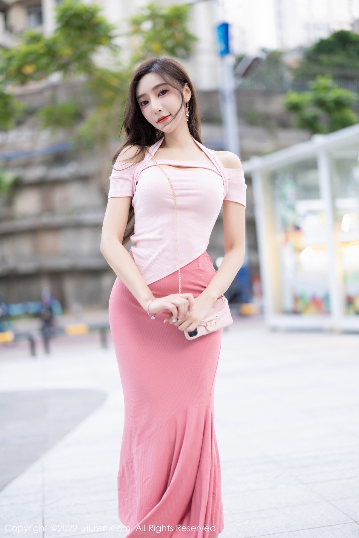 xgyw.top_XiuRen第5601期_女神王馨瑶yanni脱粉色长裙露性感蕾丝内裤秀惹火身材诱惑写真78P