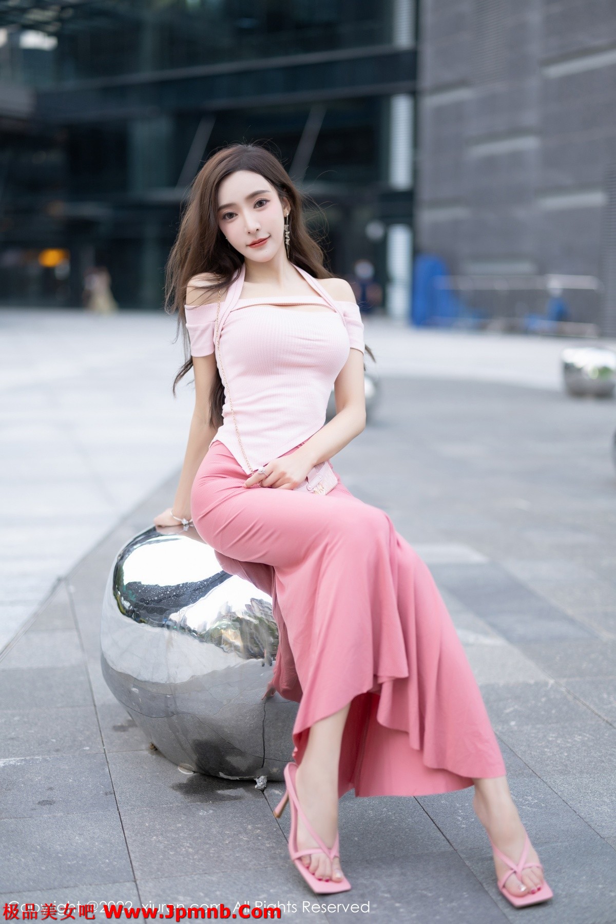 xgyw.top_XiuRen第5601期_女神王馨瑶yanni脱粉色长裙露性感蕾丝内裤秀惹火身材诱惑写真78P