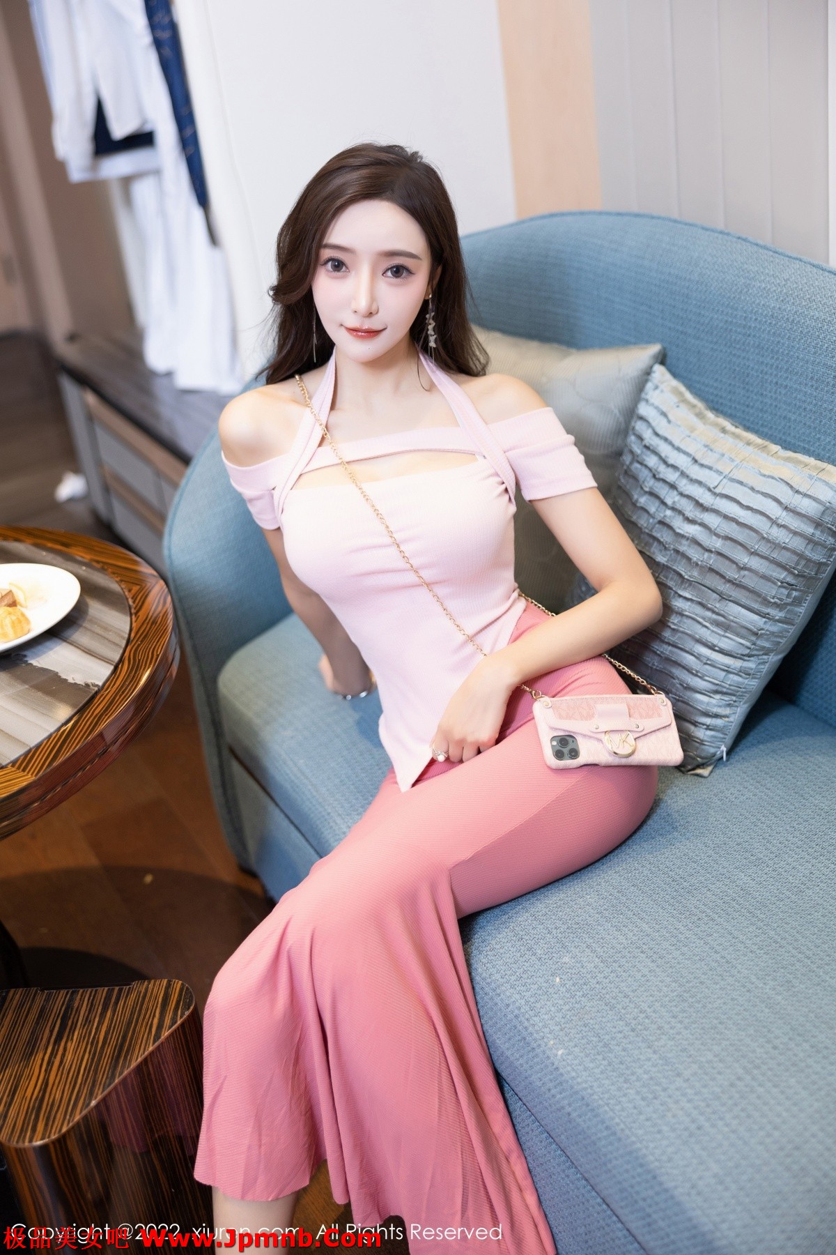 xgyw.top_XiuRen第5601期_女神王馨瑶yanni脱粉色长裙露性感蕾丝内裤秀惹火身材诱惑写真78P