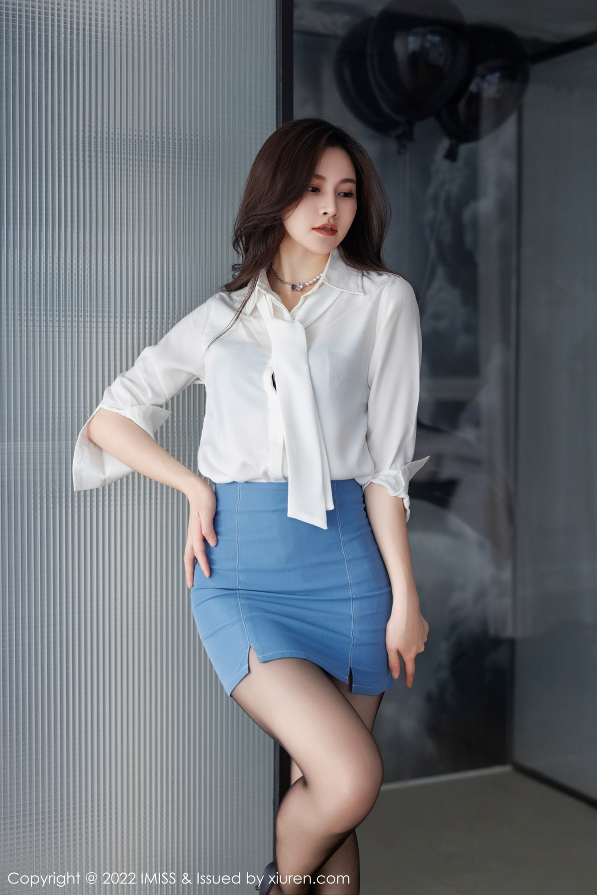 xgyw.top_[IMISS爱蜜社]Vol.700_美女Vanessa性感白T配蓝短裙露蕾丝内衣配超薄黑丝诱惑写真68P