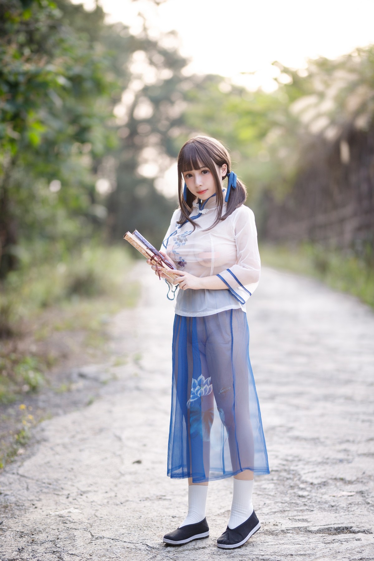 xgyw.top_网络美女胡桃猫Kurumineko乡野小娇妻主题户外脱性感薄透服饰露豪乳诱惑写真69P