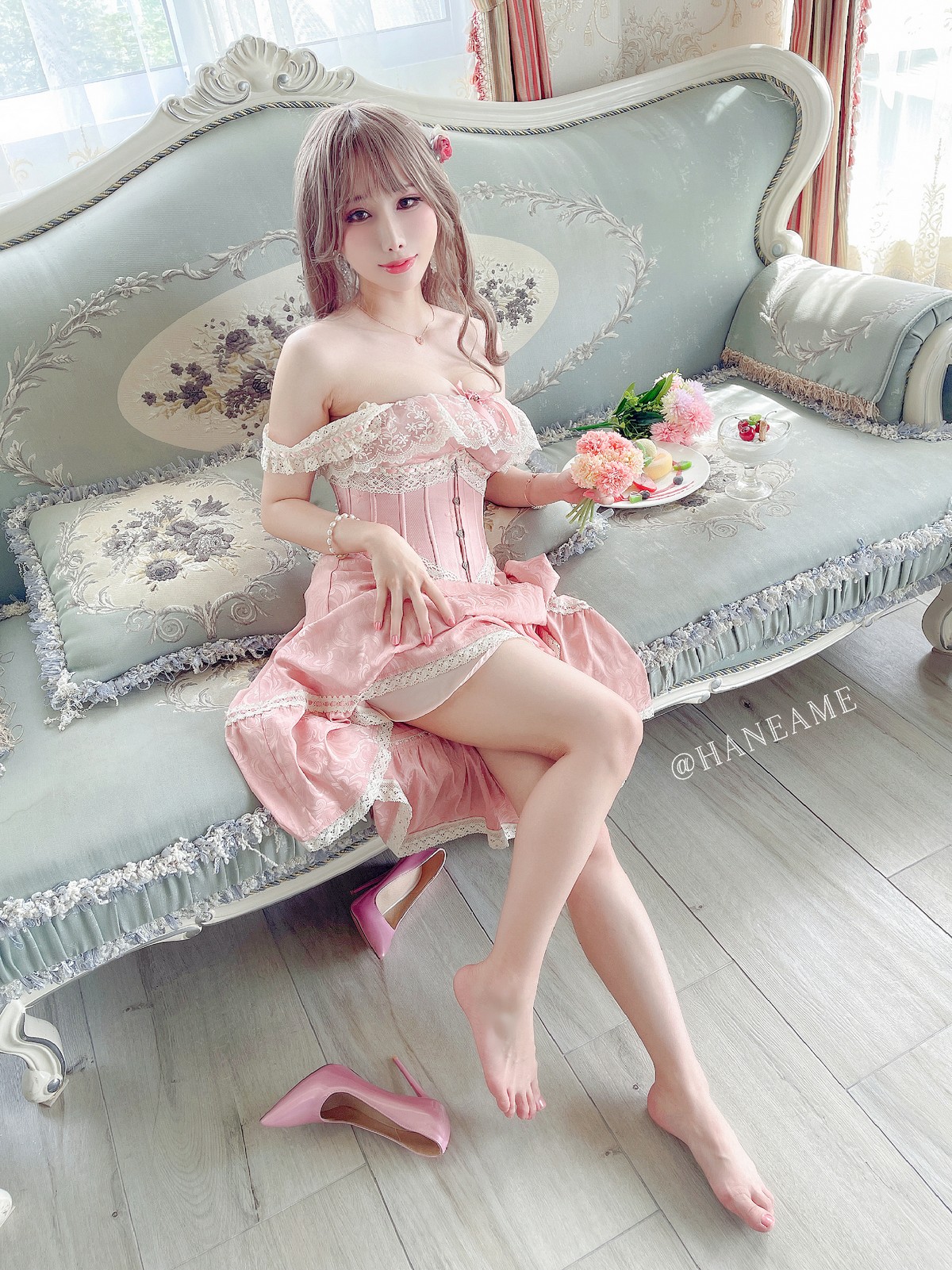 xgyw.top_Coser美女雨波_HaneAme窕窕淑女主题私房性感粉色低胸连身裙秀豪乳诱惑写真55P