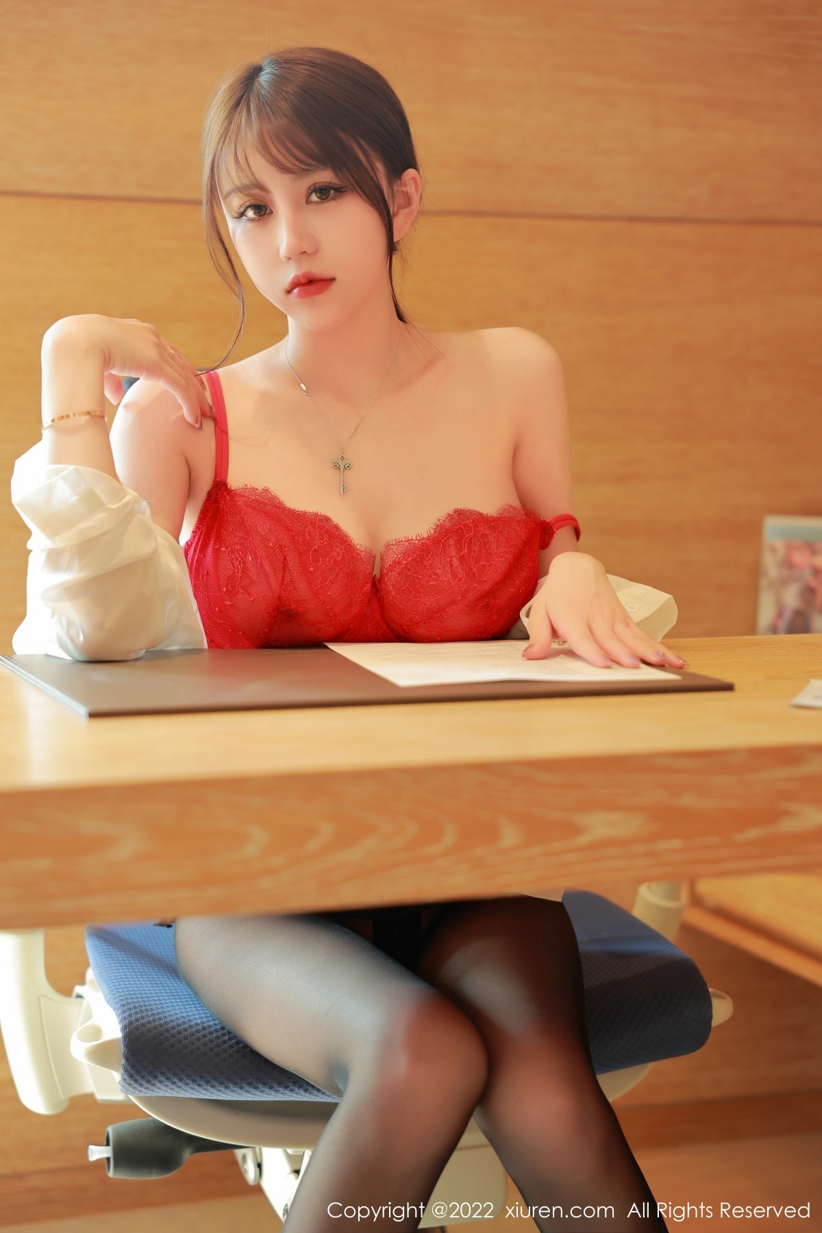xgyw.top_XiuRen第5607期_模特tina_甜仔香格里拉旅拍性感白T配黑短裙露蕾丝内衣诱惑写真52P