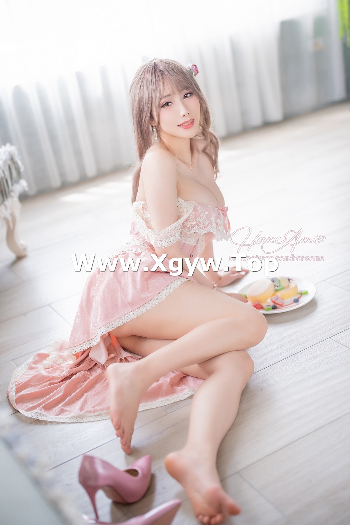 xgyw.top_Coser美女雨波_HaneAme窕窕淑女主题私房性感粉色低胸连身裙秀豪乳诱惑写真55P