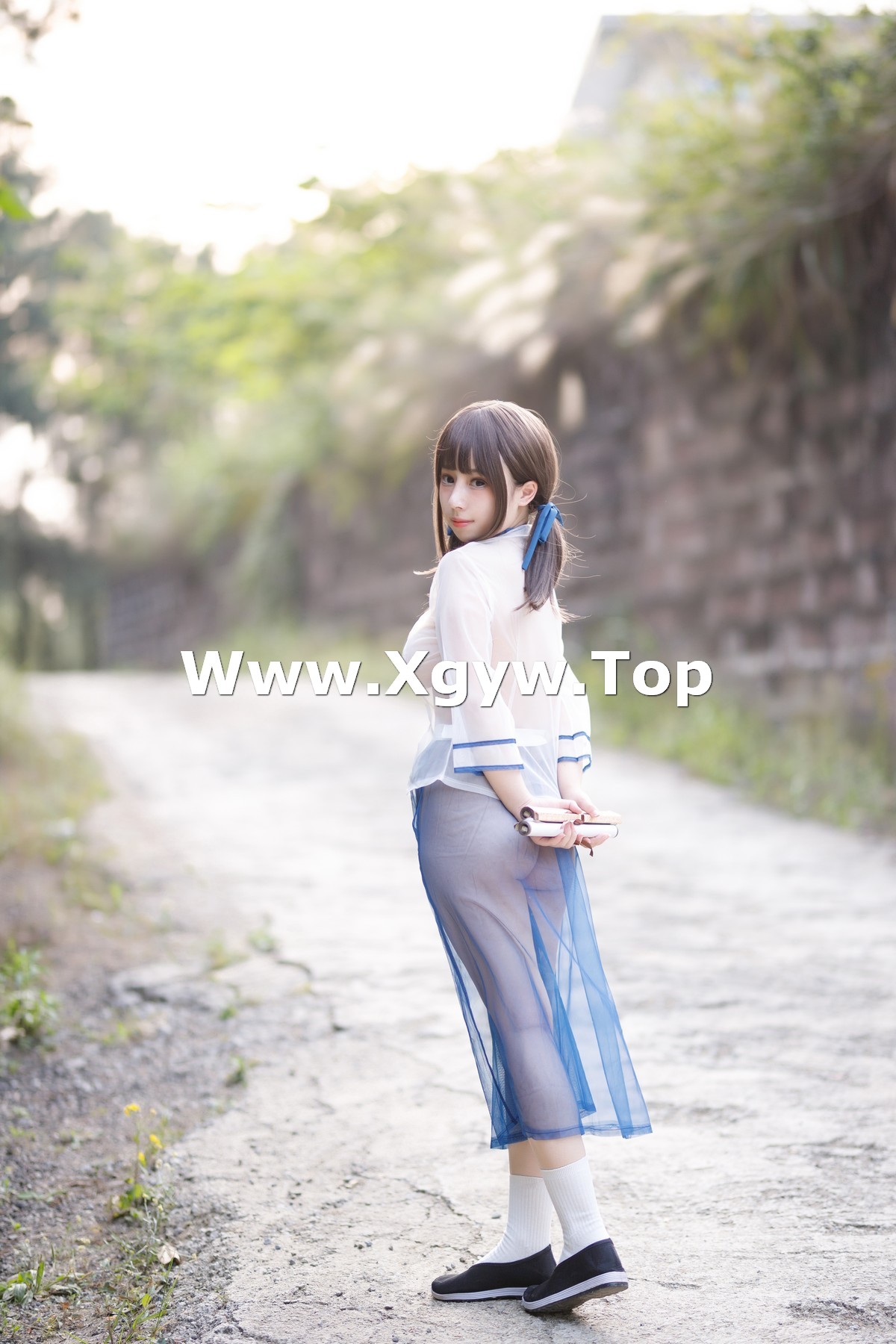 xgyw.top_网络美女胡桃猫Kurumineko乡野小娇妻主题户外脱性感薄透服饰露豪乳诱惑写真69P