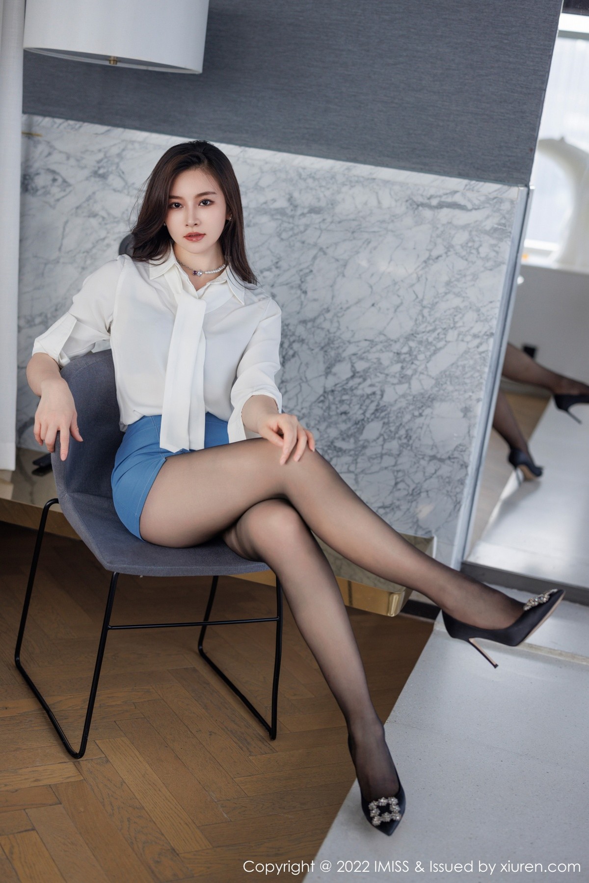 xgyw.top_[IMISS爱蜜社]Vol.700_美女Vanessa性感白T配蓝短裙露蕾丝内衣配超薄黑丝诱惑写真68P