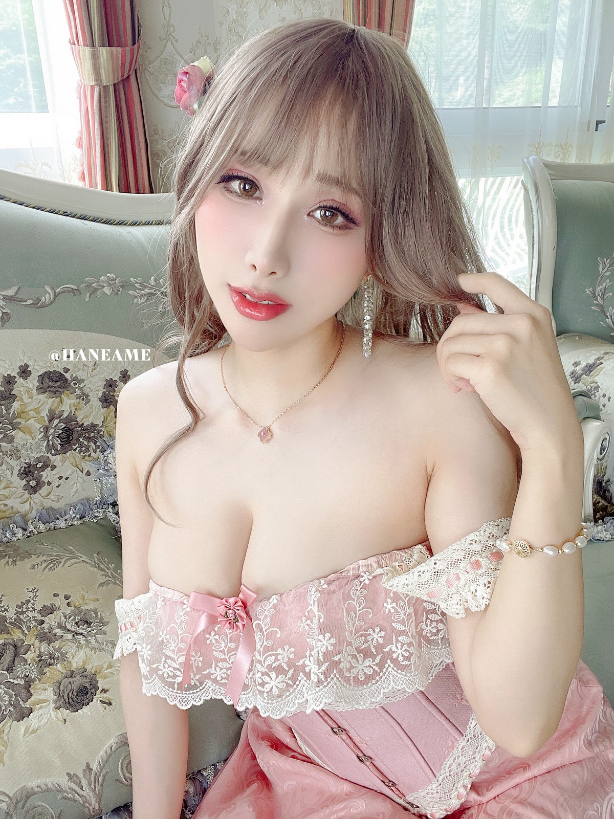 xgyw.top_Coser美女雨波_HaneAme窕窕淑女主题私房性感粉色低胸连身裙秀豪乳诱惑写真55P