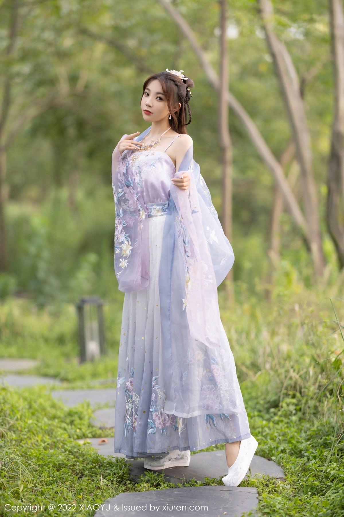 xgyw.top_[XiaoYu画语界]Vol.866_女神徐莉芝Booty杭州旅拍浅紫色古装服配超薄无内肉丝诱惑写真94P