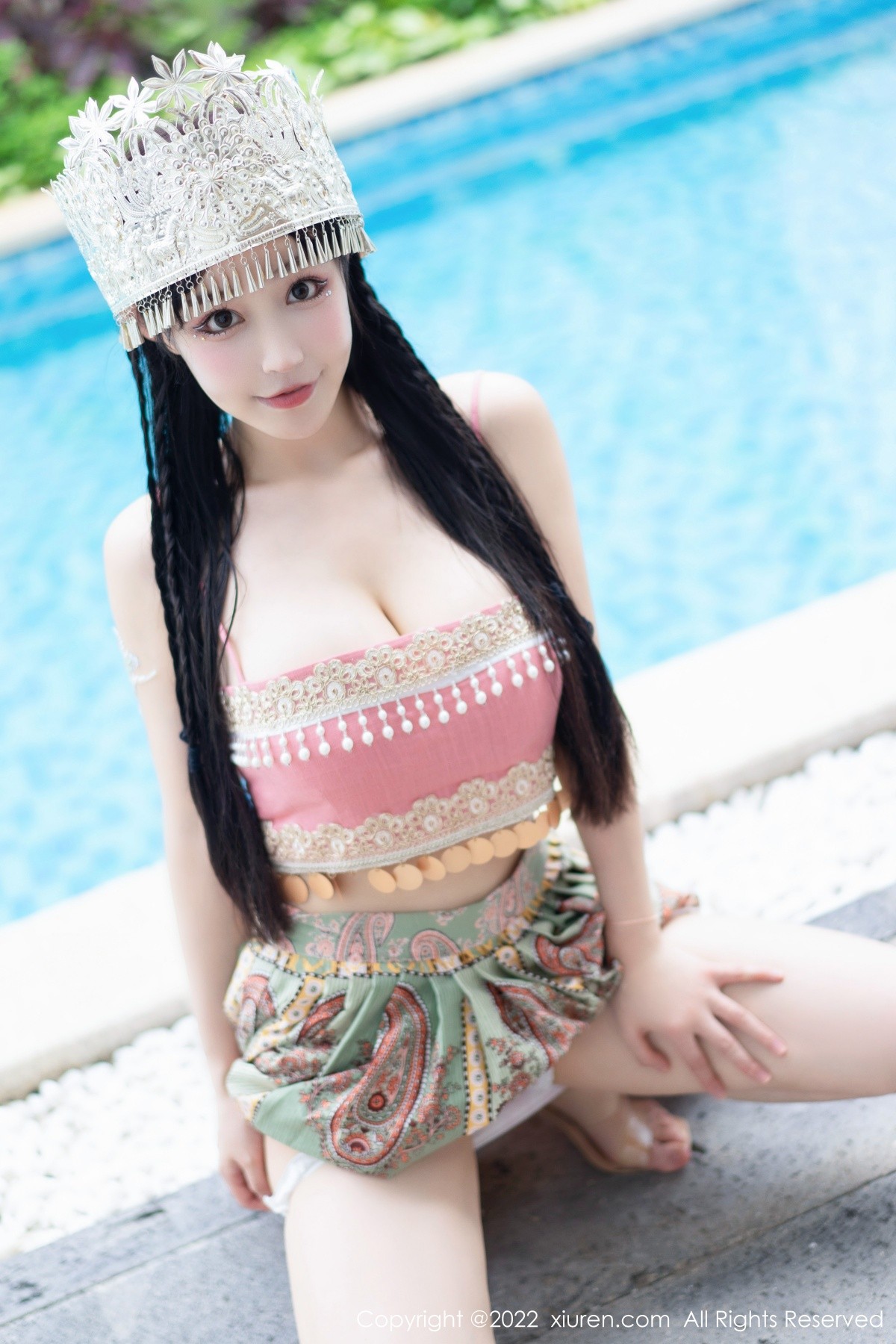 xgyw.top_XiuRen第5615期_女神朱可儿Flora民族服饰装扮性感粉色吊带露傲人豪乳诱惑写真70P