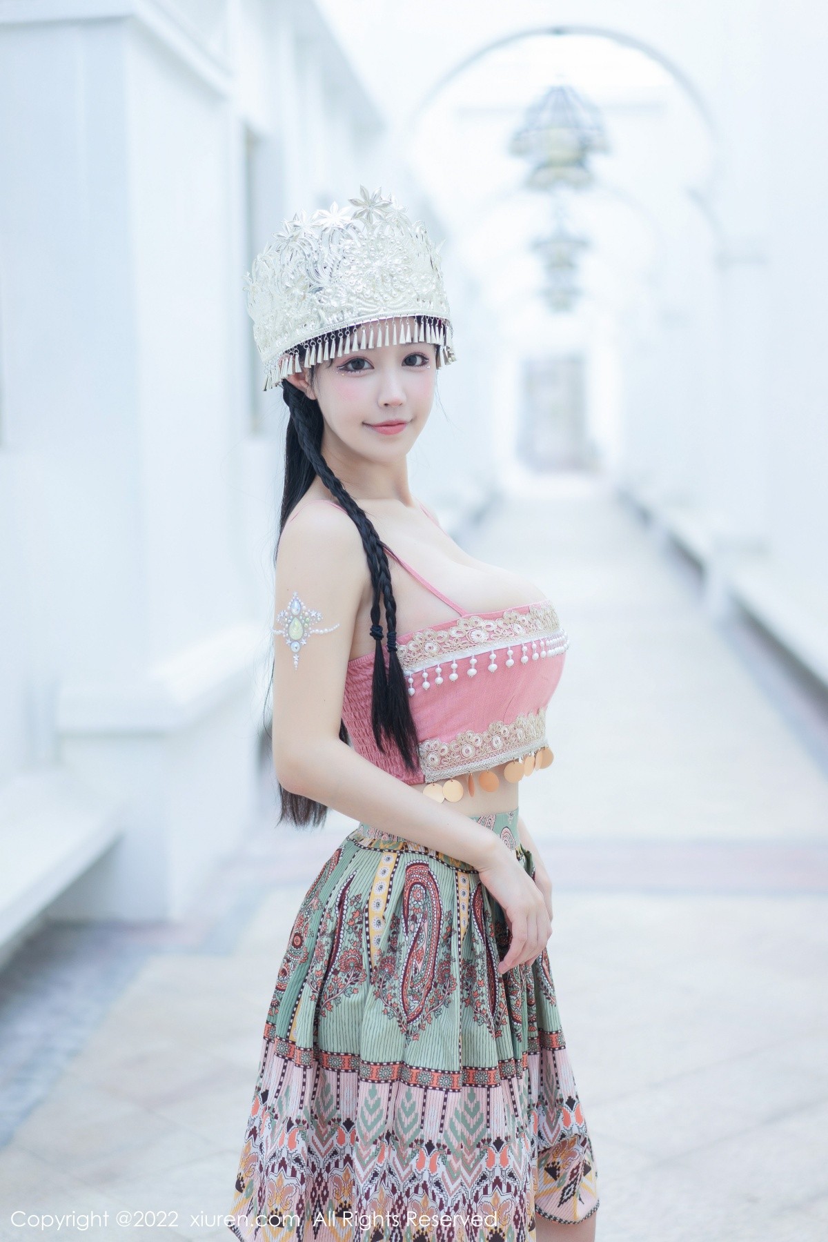 xgyw.top_XiuRen第5615期_女神朱可儿Flora民族服饰装扮性感粉色吊带露傲人豪乳诱惑写真70P