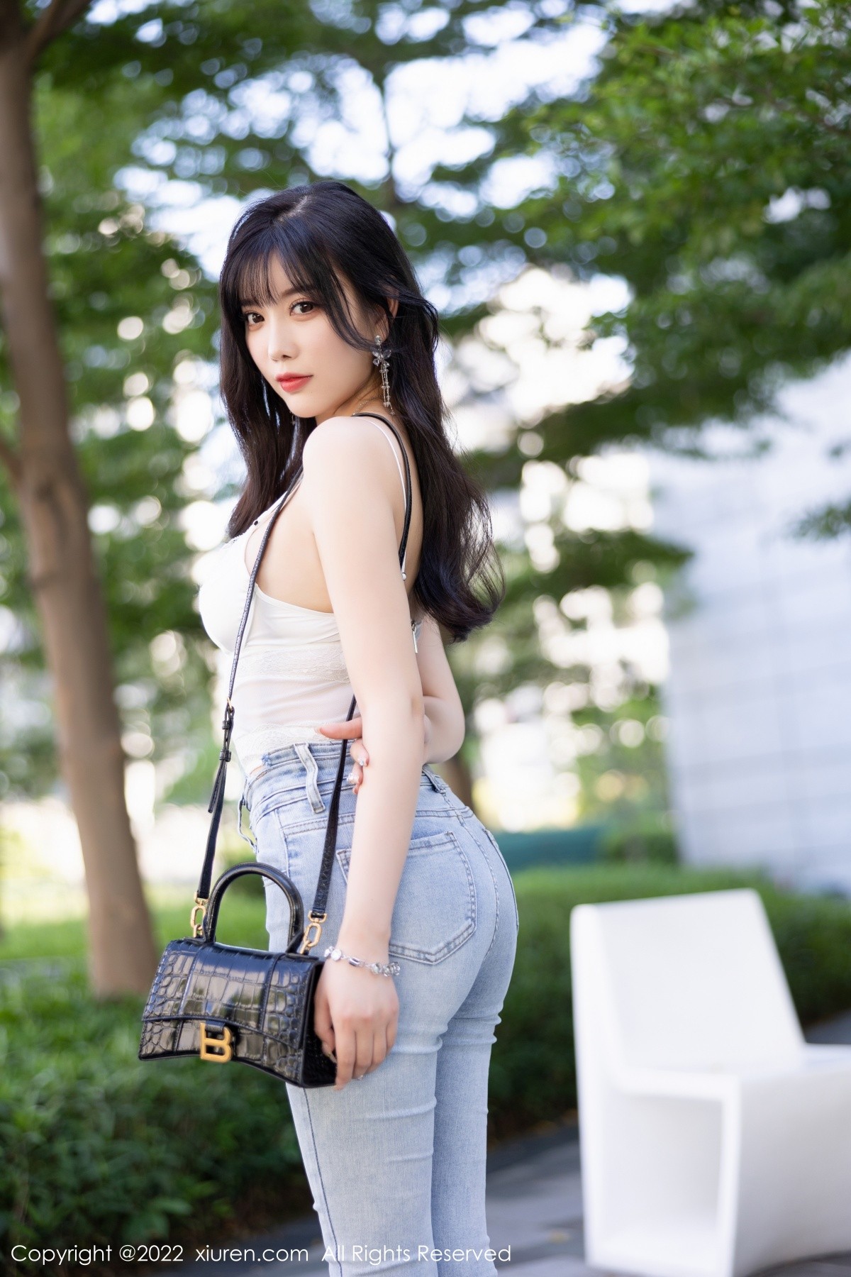 xgyw.top_XiuRen第5614期_女神杨晨晨Yome私房半脱露白色内衣配无内肉丝迷人诱惑写真83P