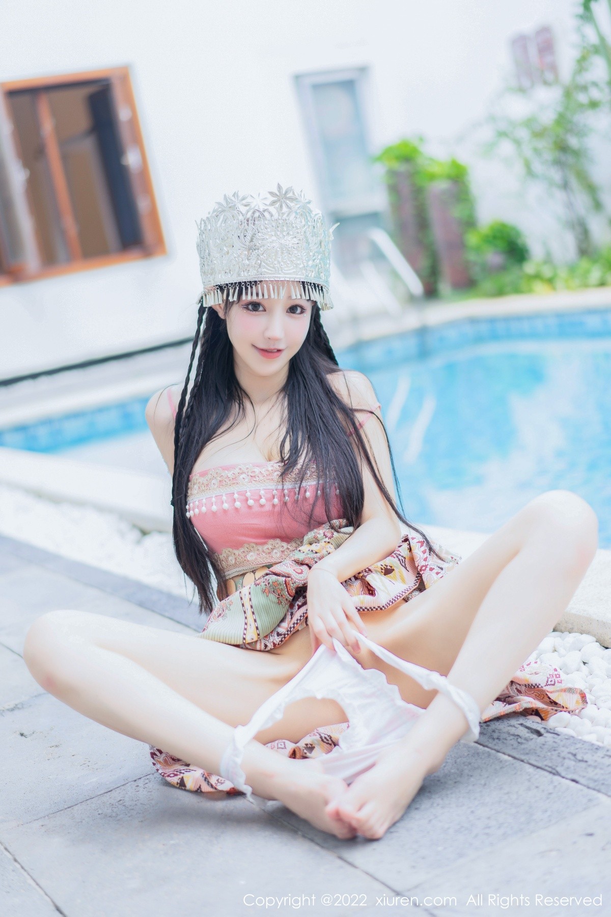 xgyw.top_XiuRen第5615期_女神朱可儿Flora民族服饰装扮性感粉色吊带露傲人豪乳诱惑写真70P