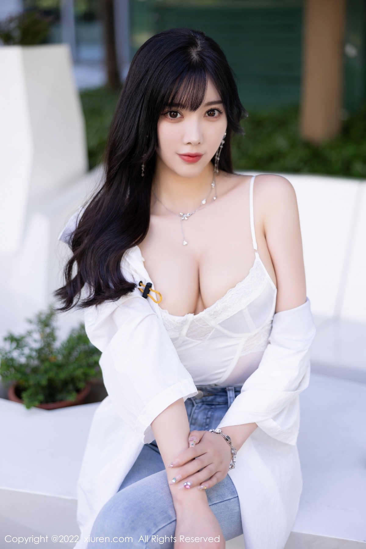 xgyw.top_XiuRen第5614期_女神杨晨晨Yome私房半脱露白色内衣配无内肉丝迷人诱惑写真83P