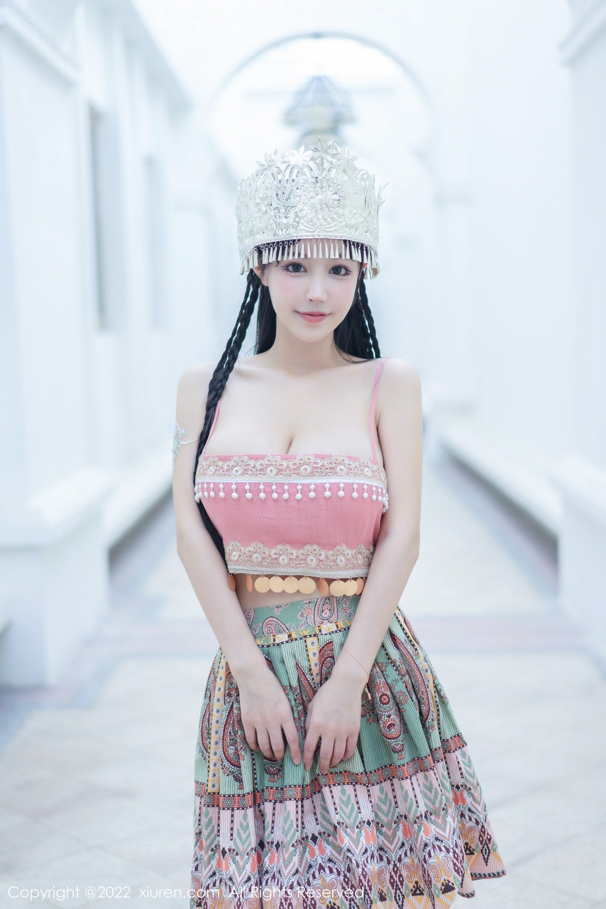 xgyw.top_XiuRen第5615期_女神朱可儿Flora民族服饰装扮性感粉色吊带露傲人豪乳诱惑写真70P