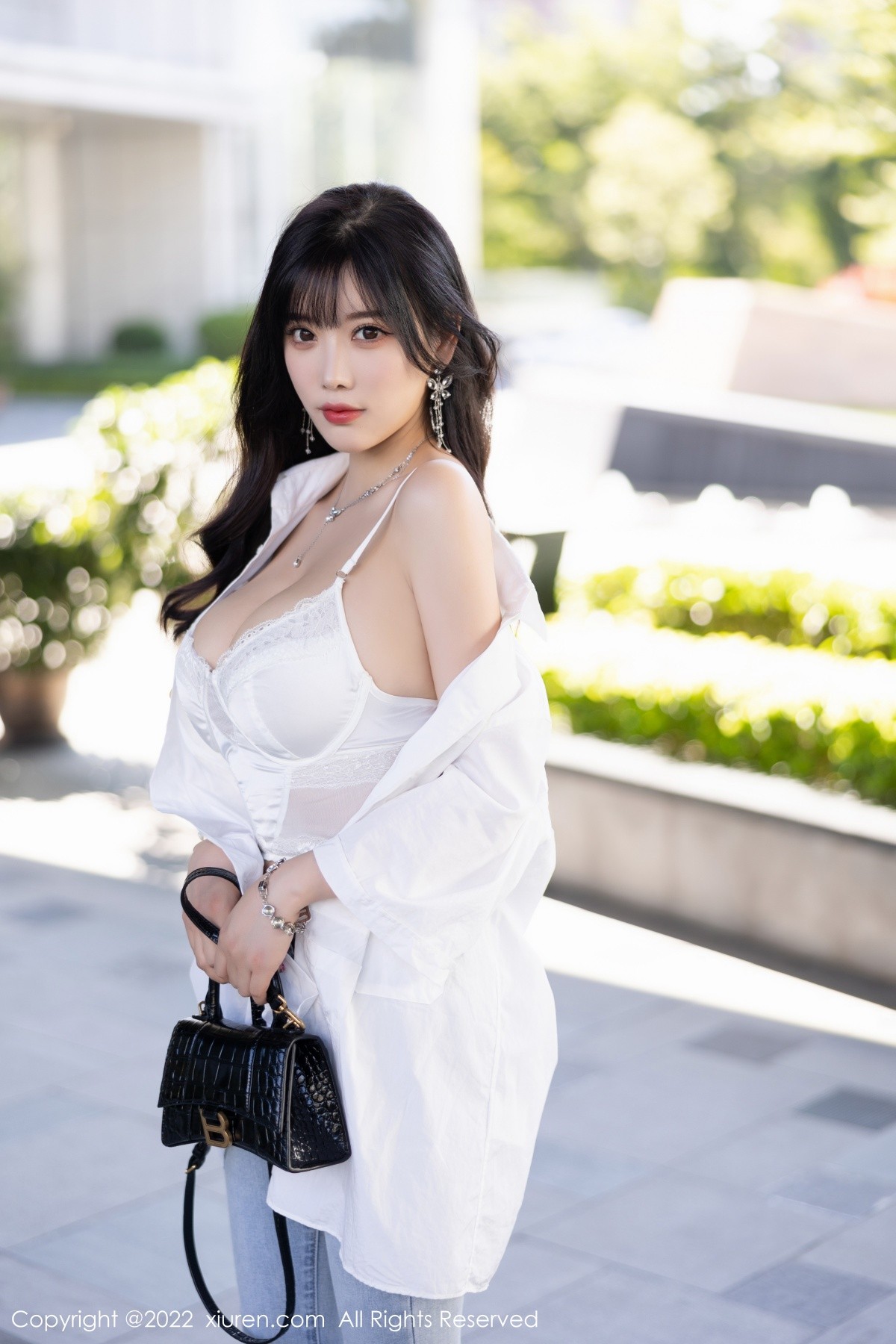 xgyw.top_XiuRen第5614期_女神杨晨晨Yome私房半脱露白色内衣配无内肉丝迷人诱惑写真83P