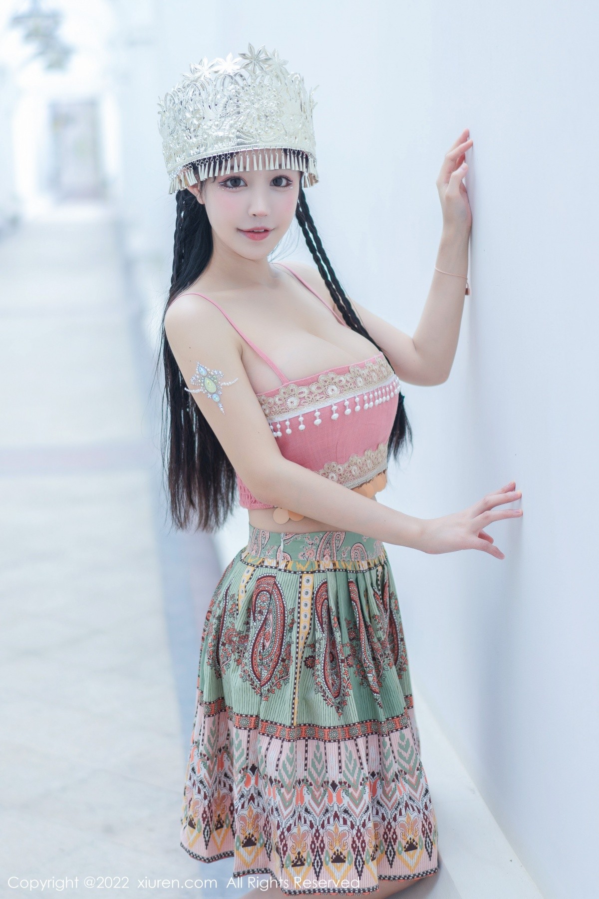 xgyw.top_XiuRen第5615期_女神朱可儿Flora民族服饰装扮性感粉色吊带露傲人豪乳诱惑写真70P