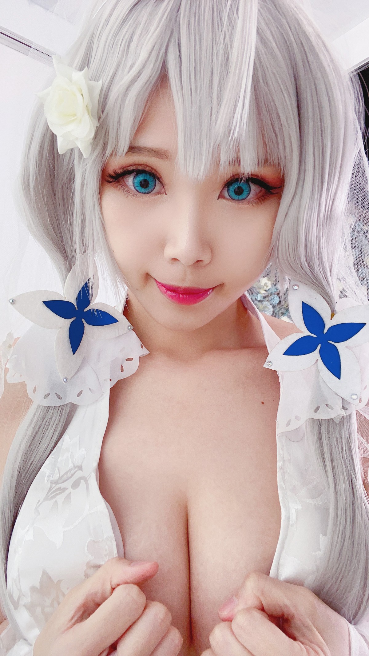 xgyw.top_Coser美女萱-KaYa阿兹雷恩伊拉斯特里亚斯主题白色蕾丝内衣秀惹火身材诱惑写真70P