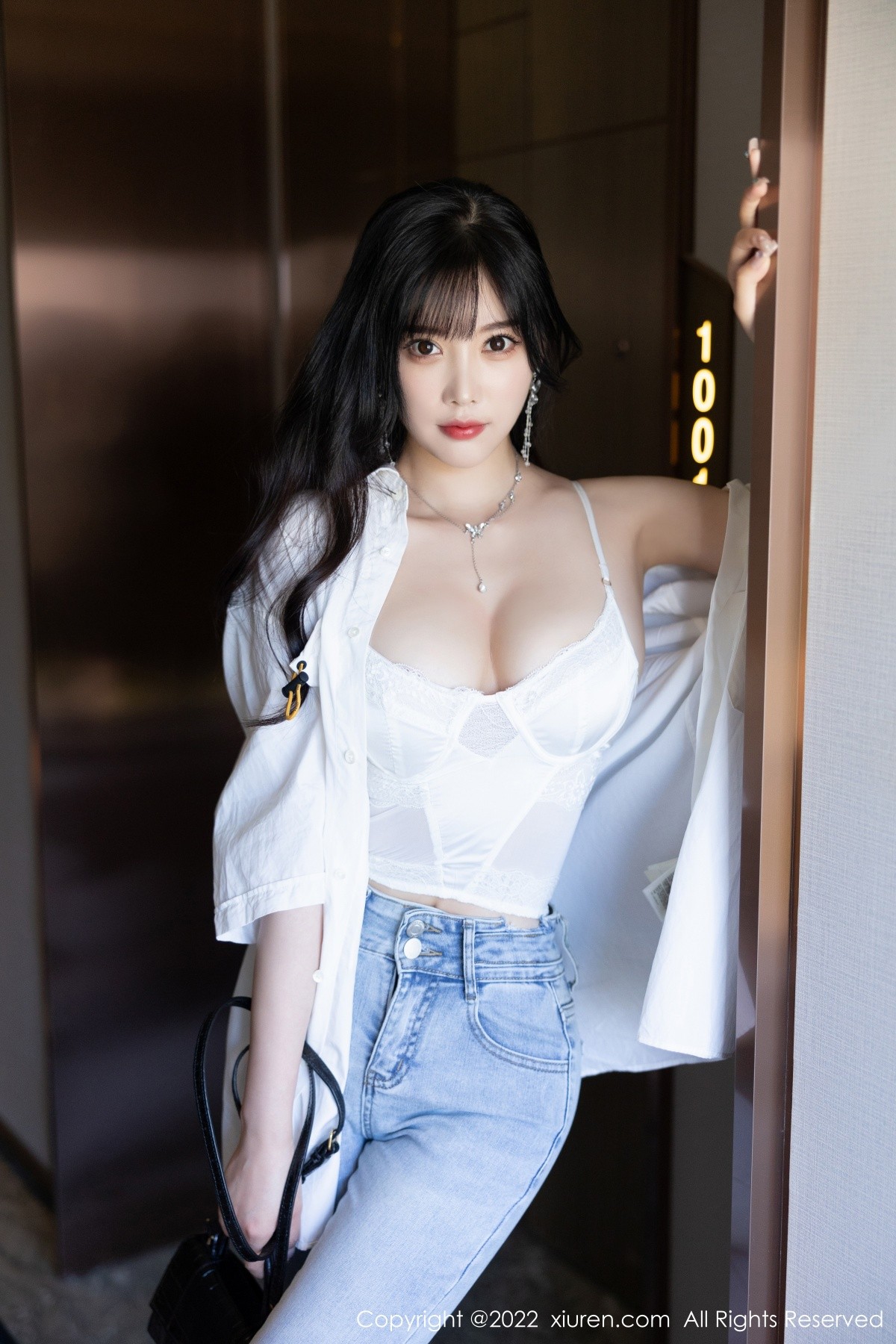 xgyw.top_XiuRen第5614期_女神杨晨晨Yome私房半脱露白色内衣配无内肉丝迷人诱惑写真83P