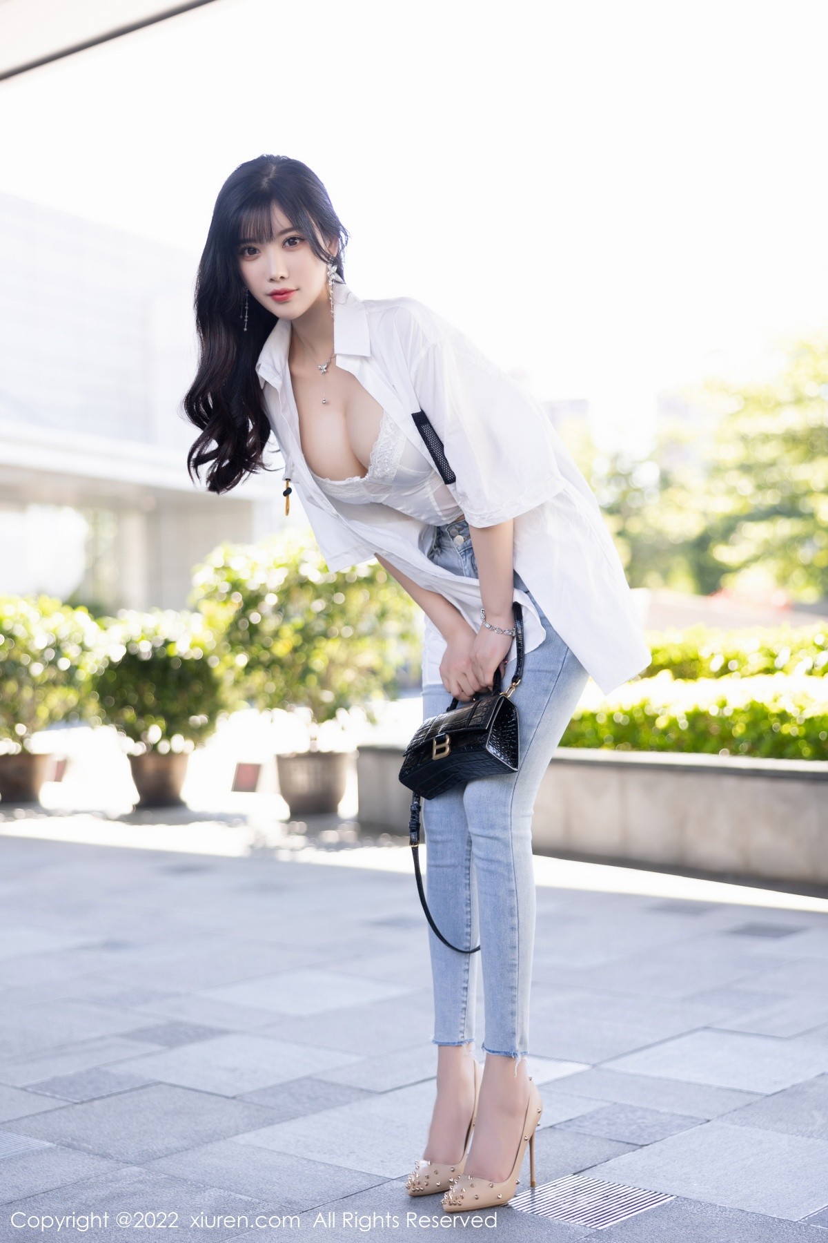 xgyw.top_XiuRen第5614期_女神杨晨晨Yome私房半脱露白色内衣配无内肉丝迷人诱惑写真83P