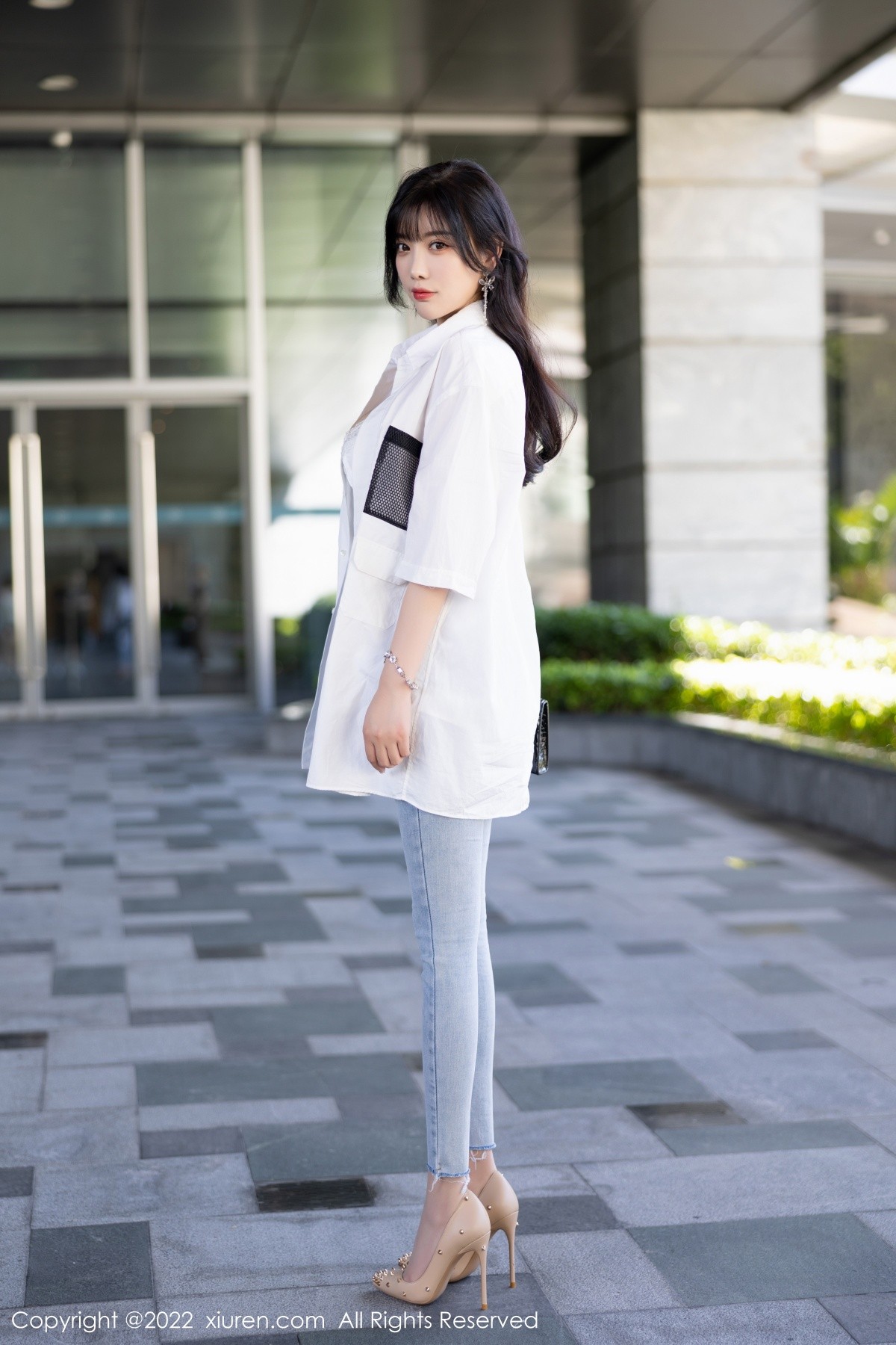 xgyw.top_XiuRen第5614期_女神杨晨晨Yome私房半脱露白色内衣配无内肉丝迷人诱惑写真83P