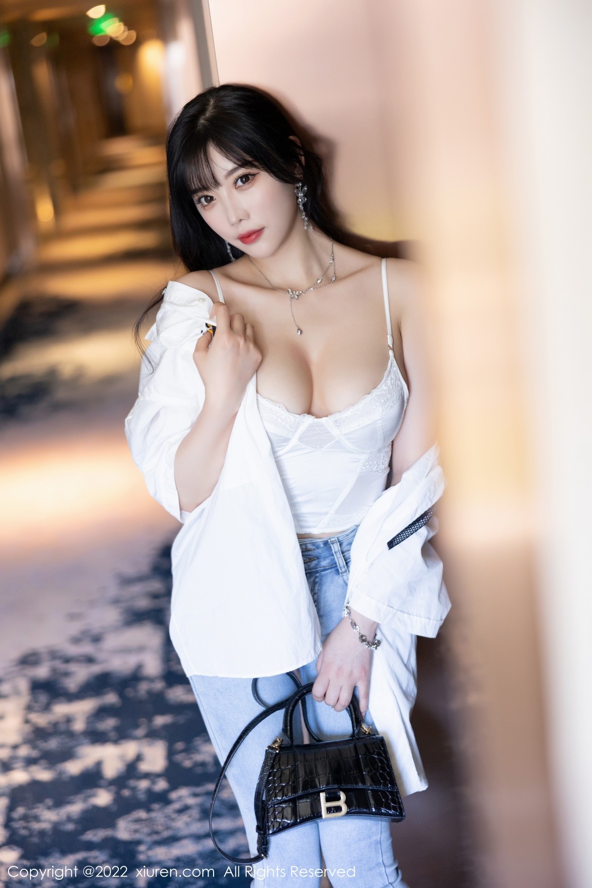 xgyw.top_XiuRen第5614期_女神杨晨晨Yome私房半脱露白色内衣配无内肉丝迷人诱惑写真83P
