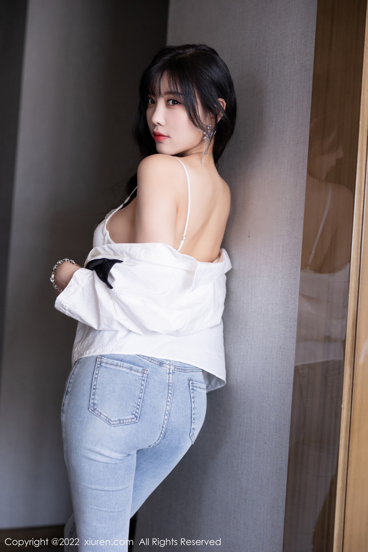 xgyw.top_XiuRen第5614期_女神杨晨晨Yome私房半脱露白色内衣配无内肉丝迷人诱惑写真83P