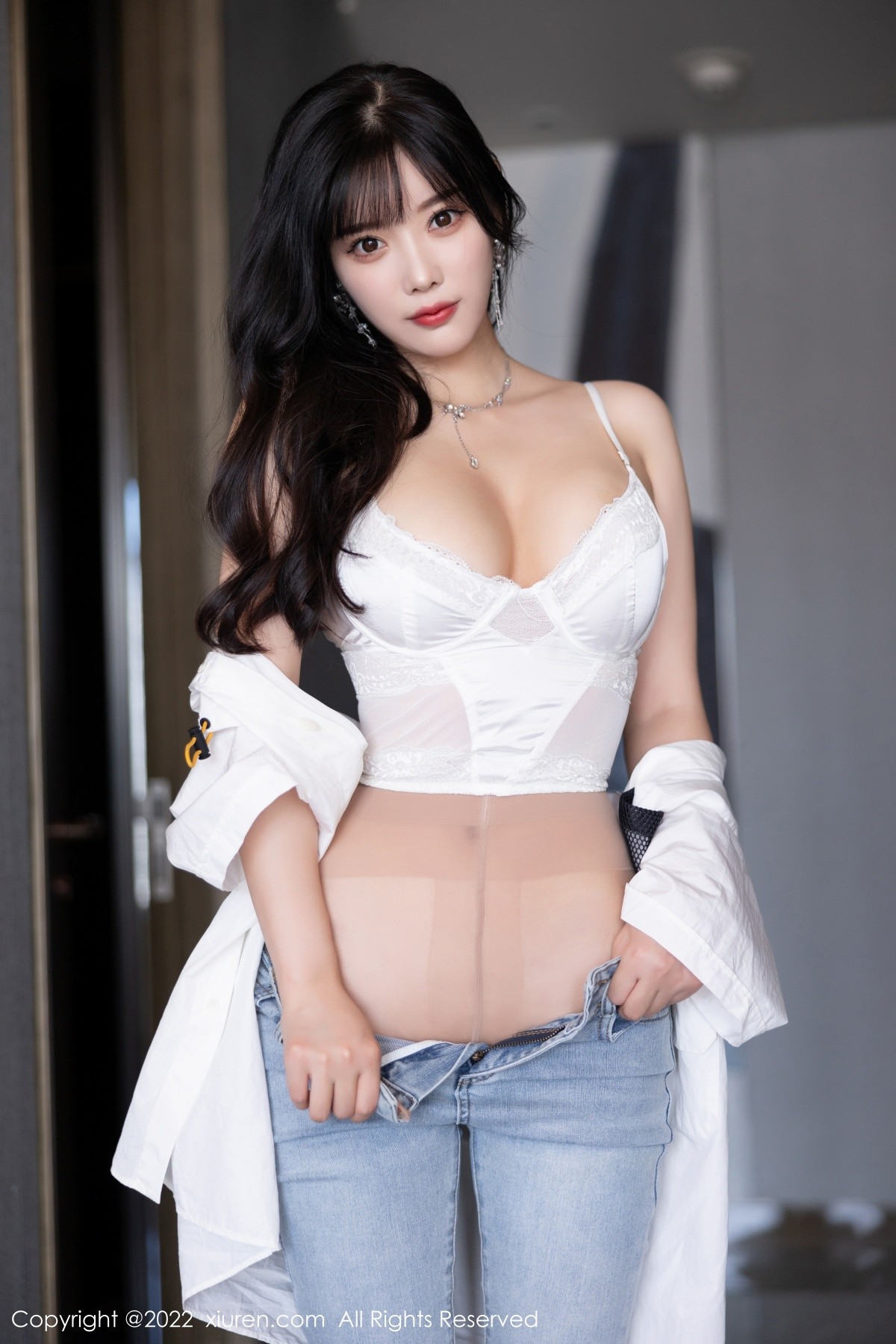 xgyw.top_XiuRen第5614期_女神杨晨晨Yome私房半脱露白色内衣配无内肉丝迷人诱惑写真83P