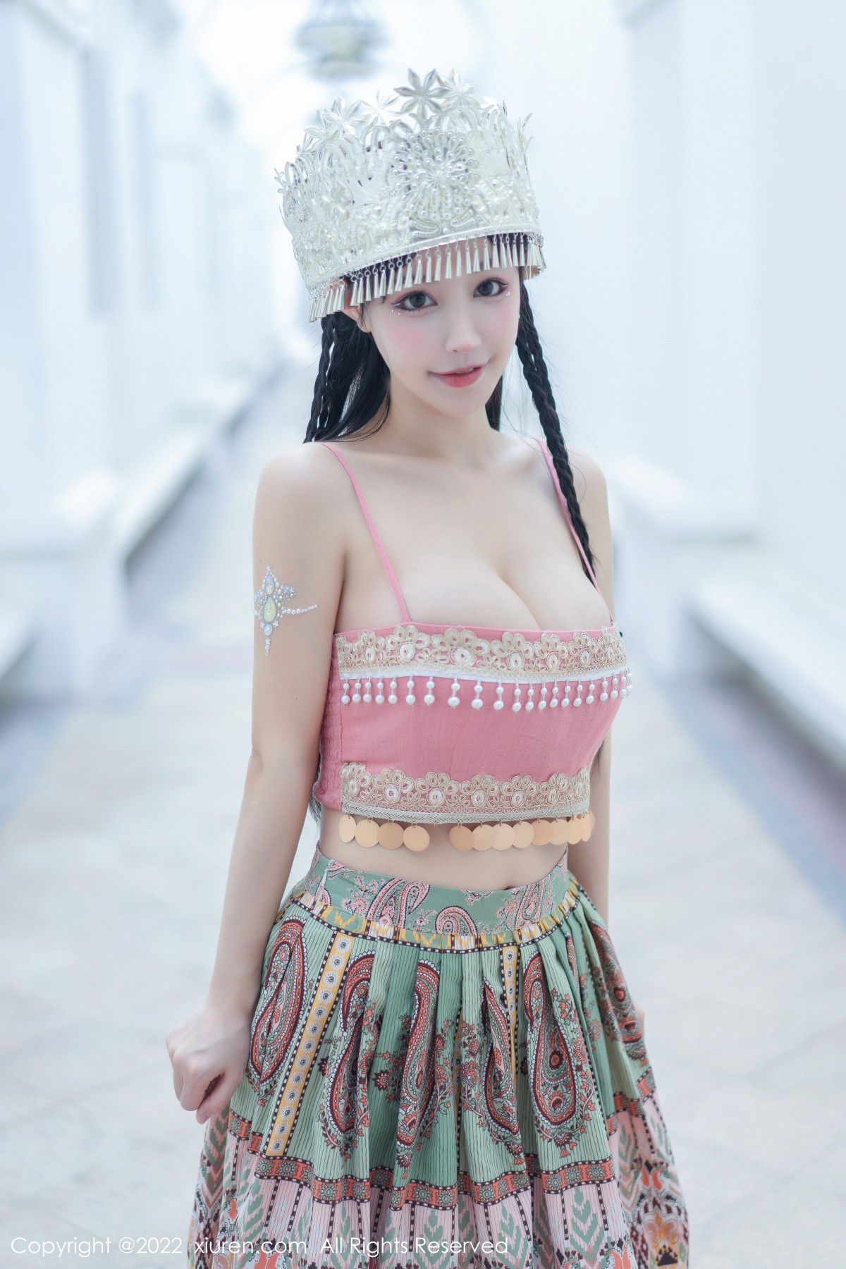 xgyw.top_XiuRen第5615期_女神朱可儿Flora民族服饰装扮性感粉色吊带露傲人豪乳诱惑写真70P