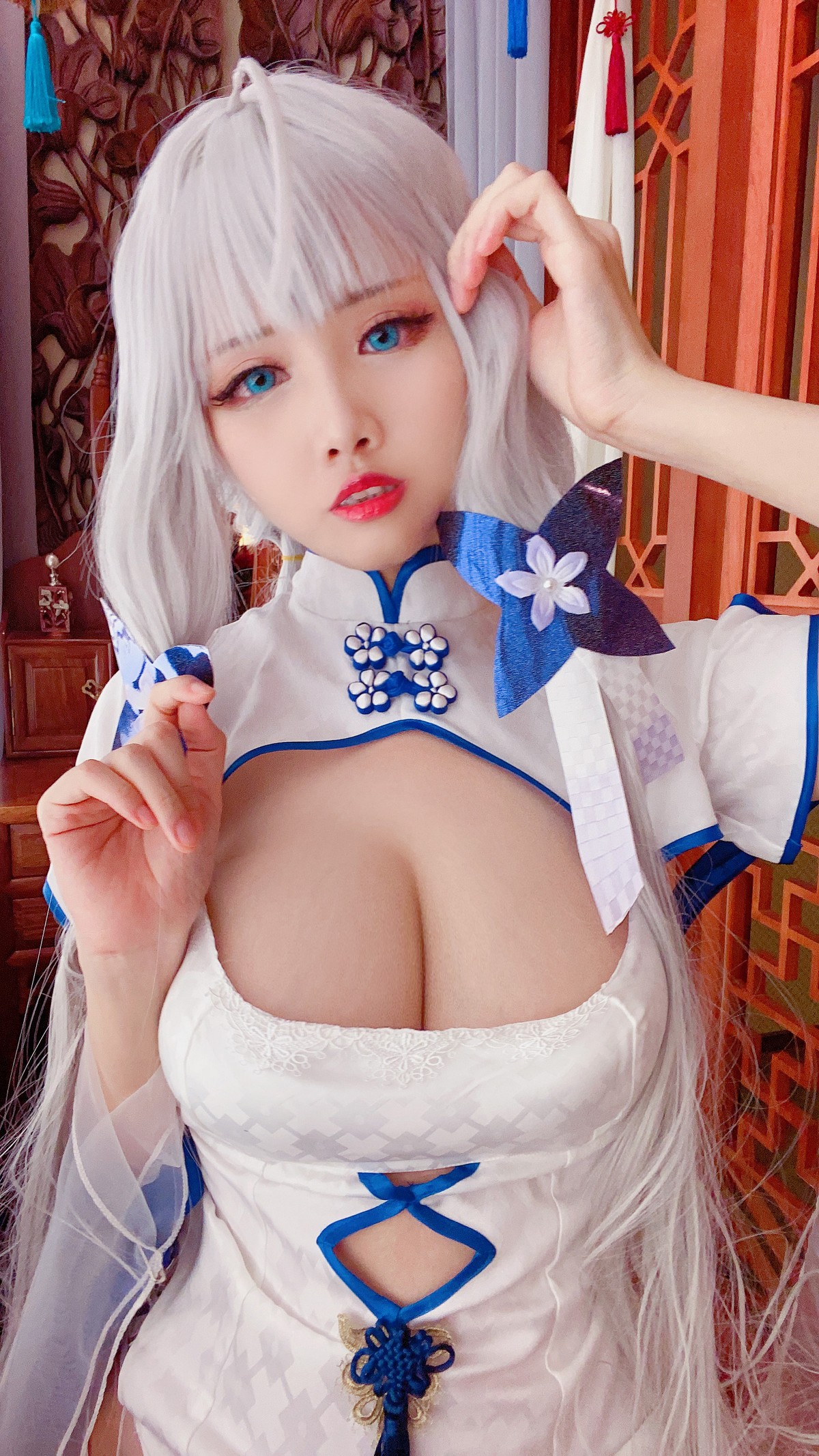 xgyw.top_Coser美女萱-KaYa阿兹雷恩伊拉斯特里亚斯主题白色蕾丝内衣秀惹火身材诱惑写真70P