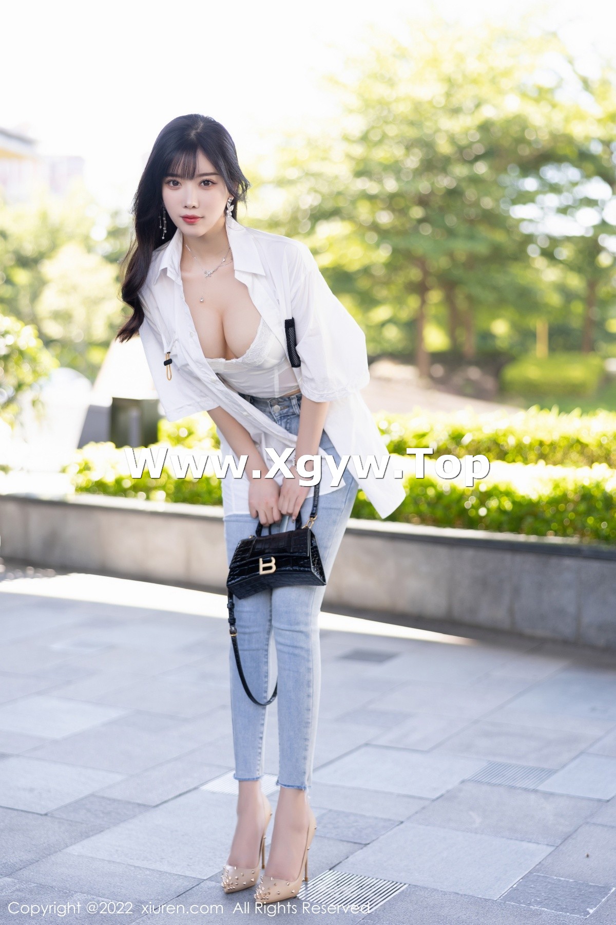 xgyw.top_XiuRen第5614期_女神杨晨晨Yome私房半脱露白色内衣配无内肉丝迷人诱惑写真83P