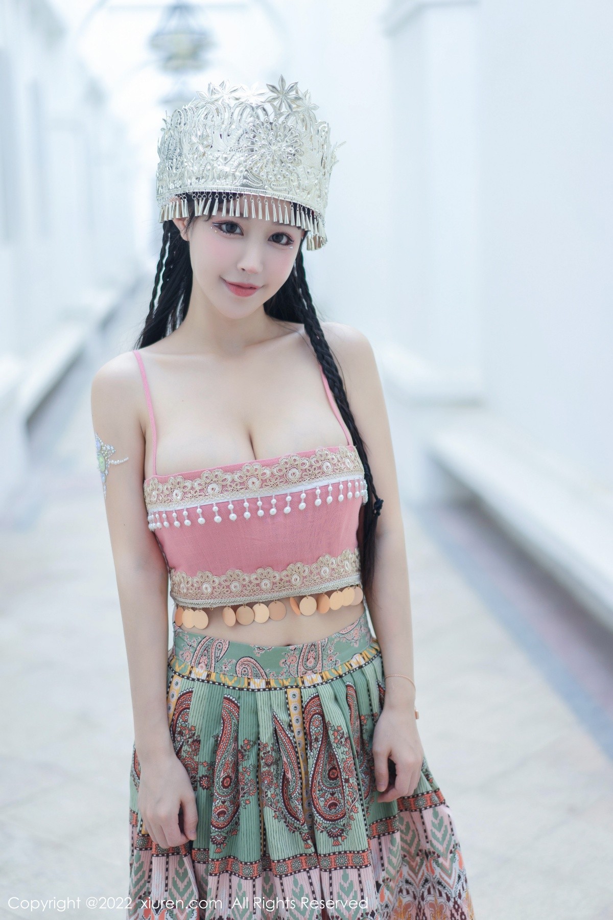 xgyw.top_XiuRen第5615期_女神朱可儿Flora民族服饰装扮性感粉色吊带露傲人豪乳诱惑写真70P
