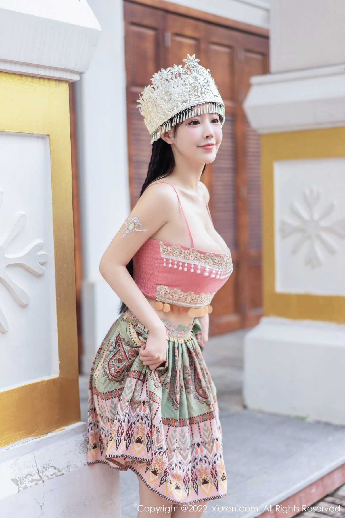 xgyw.top_XiuRen第5615期_女神朱可儿Flora民族服饰装扮性感粉色吊带露傲人豪乳诱惑写真70P