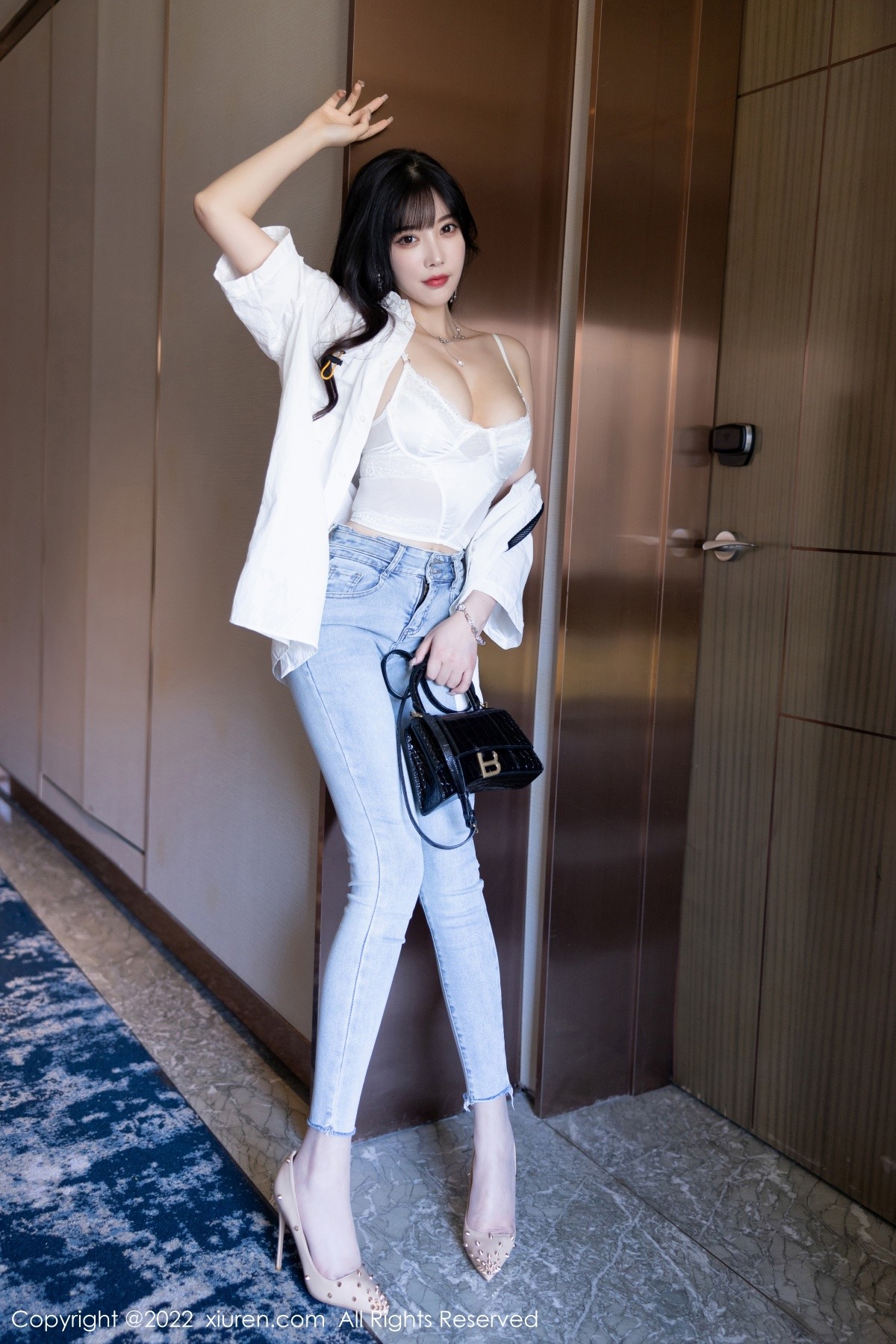 xgyw.top_XiuRen第5614期_女神杨晨晨Yome私房半脱露白色内衣配无内肉丝迷人诱惑写真83P