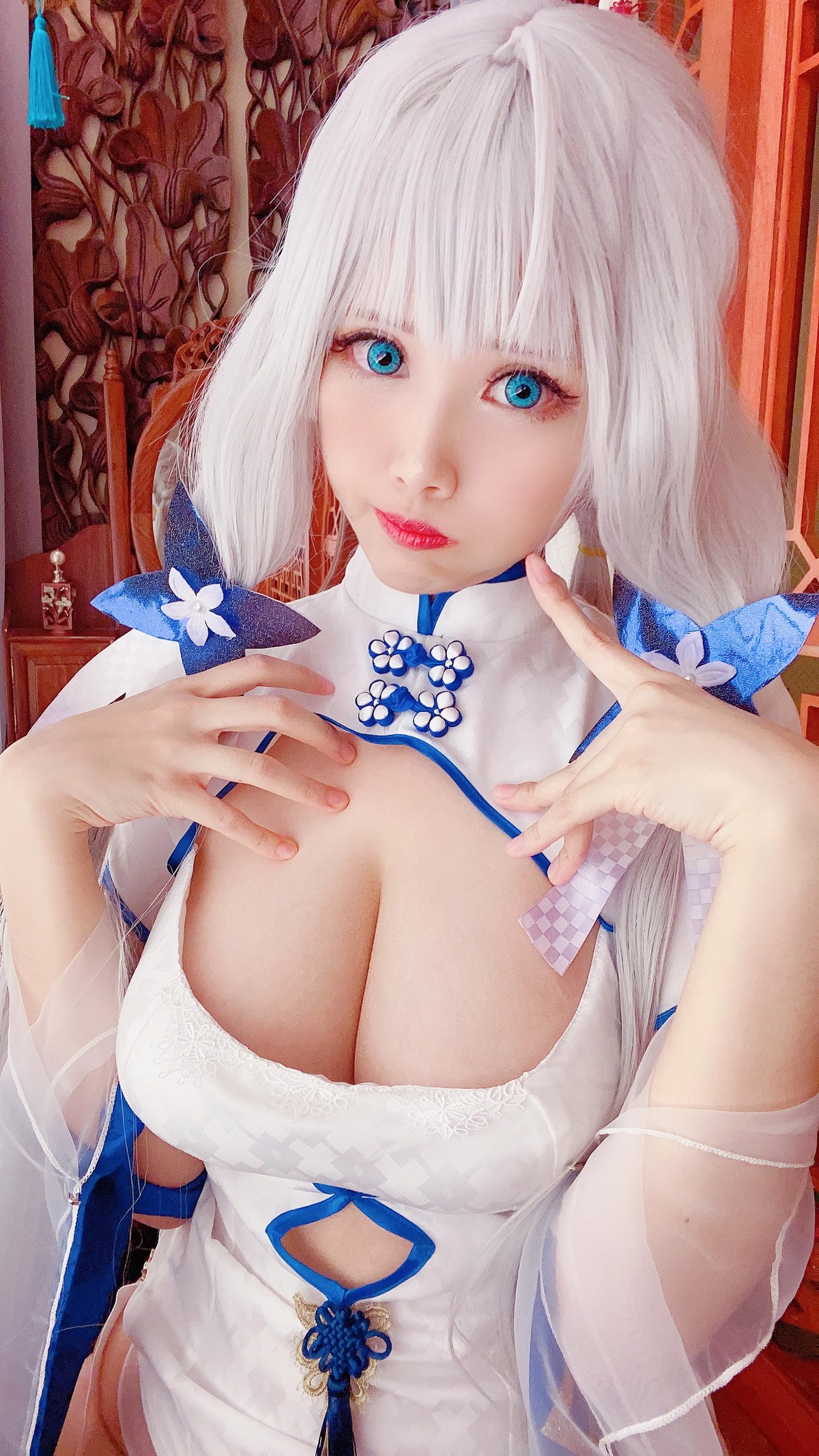 xgyw.top_Coser美女萱-KaYa阿兹雷恩伊拉斯特里亚斯主题白色蕾丝内衣秀惹火身材诱惑写真70P