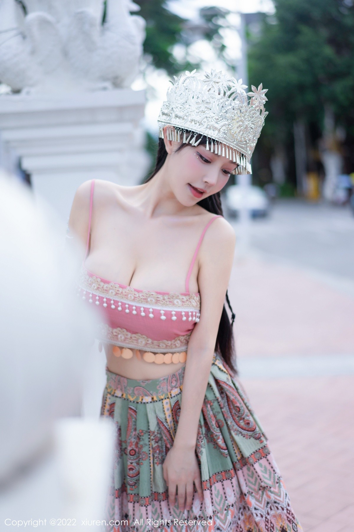 xgyw.top_XiuRen第5615期_女神朱可儿Flora民族服饰装扮性感粉色吊带露傲人豪乳诱惑写真70P