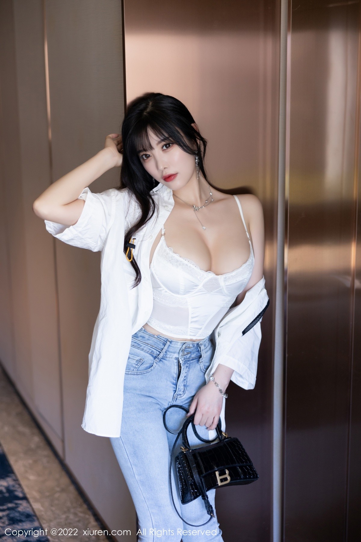 xgyw.top_XiuRen第5614期_女神杨晨晨Yome私房半脱露白色内衣配无内肉丝迷人诱惑写真83P