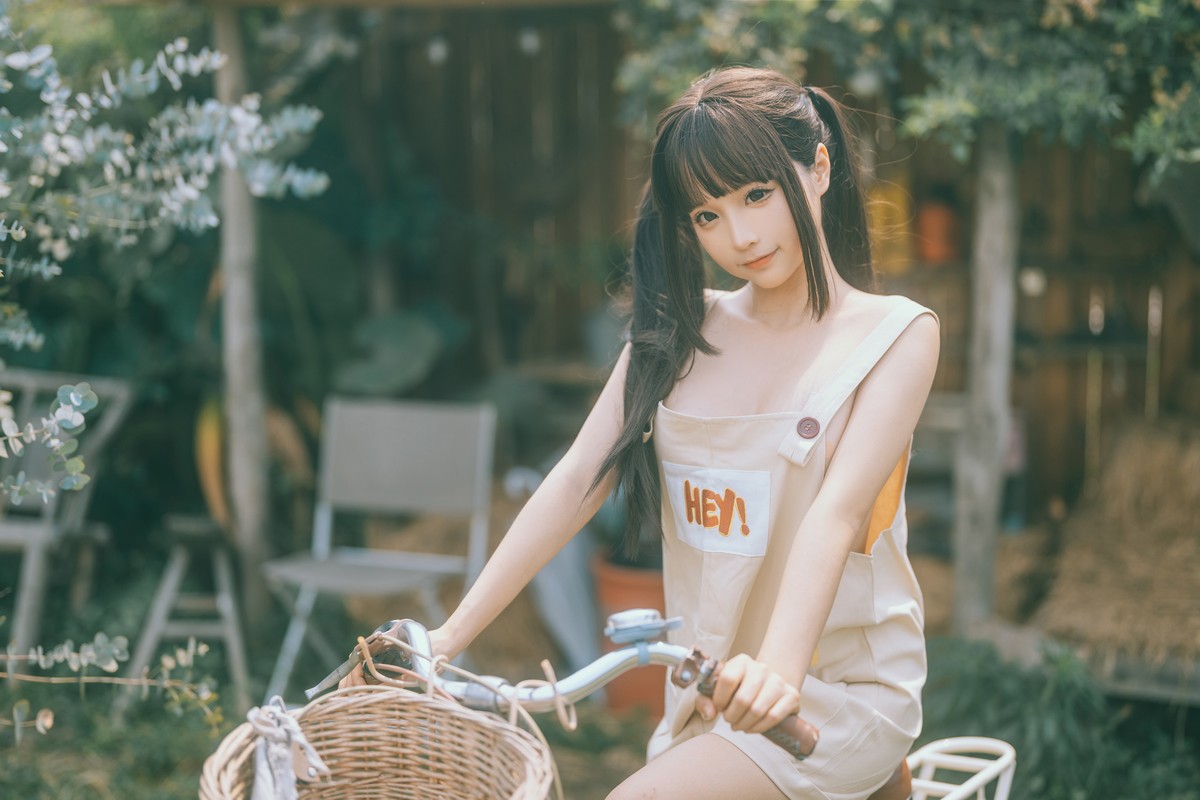 xgyw.top_动漫博主蠢沫沫大巴车主题户外废旧大巴车全脱露豪乳翘臀遮点极致诱惑写真130P
