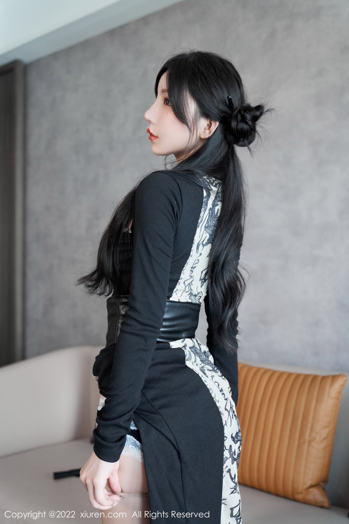 xgyw.top_XiuRen第5623期_女神周于希Sally性感拼色连衣裙配超薄开档肉丝绝美诱惑写真94P