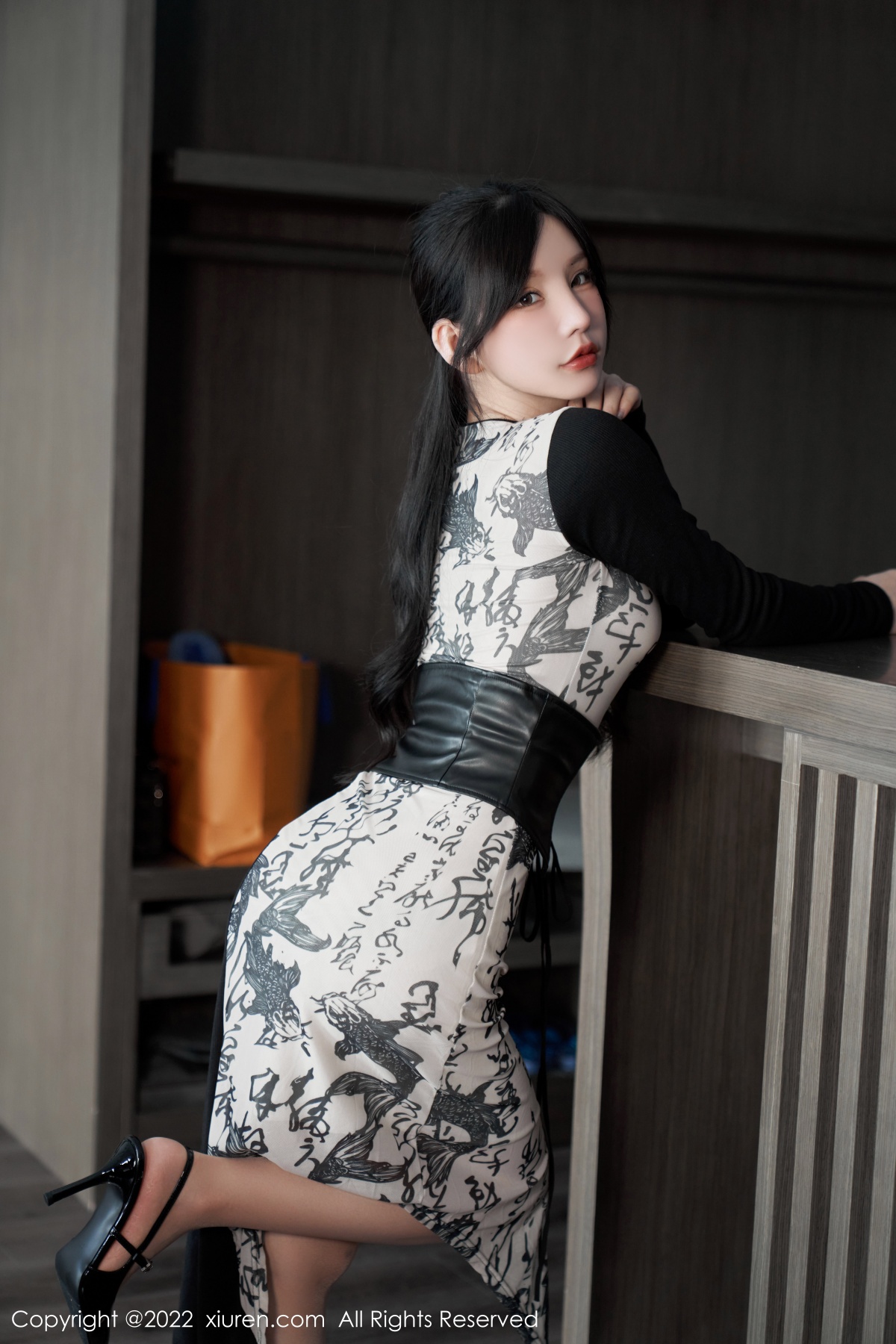 xgyw.top_XiuRen第5623期_女神周于希Sally性感拼色连衣裙配超薄开档肉丝绝美诱惑写真94P