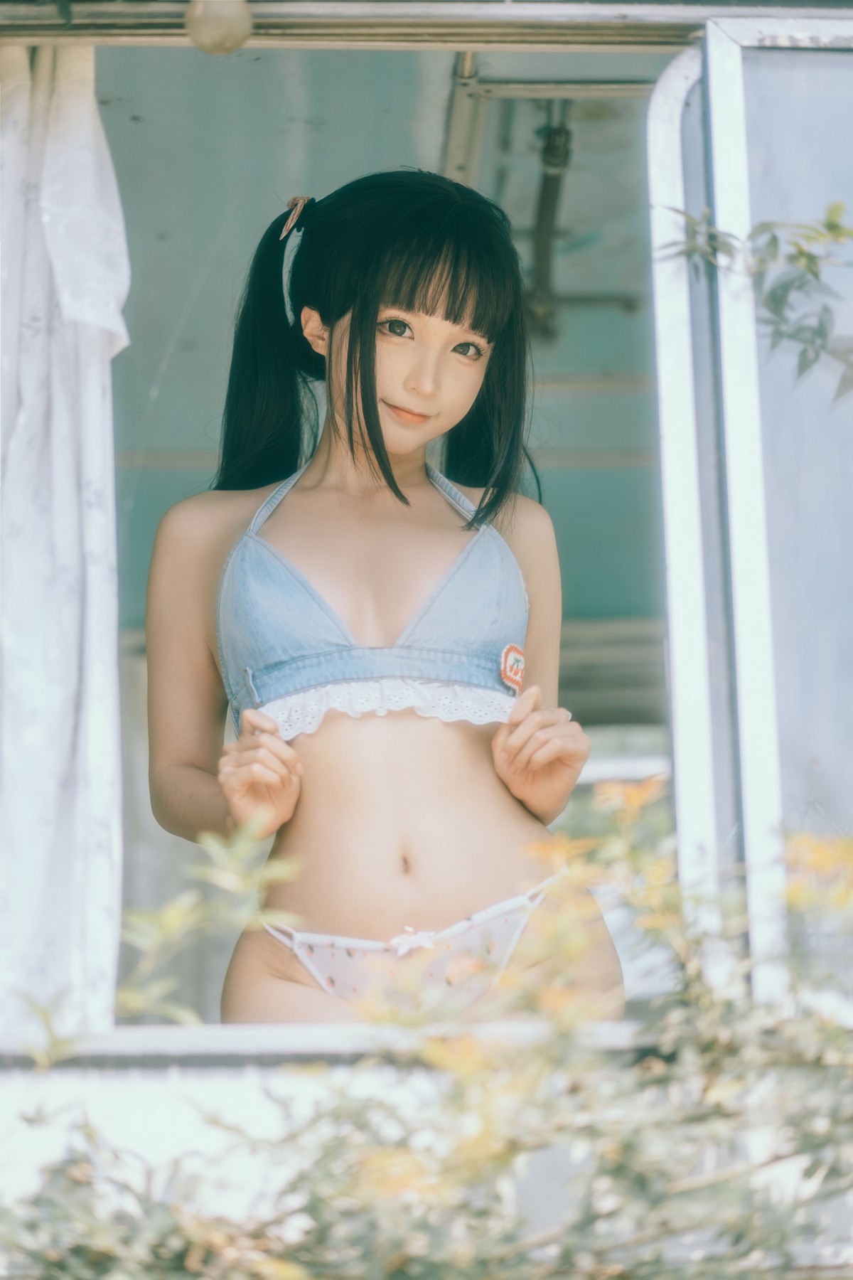 xgyw.top_动漫博主蠢沫沫大巴车主题户外废旧大巴车全脱露豪乳翘臀遮点极致诱惑写真130P