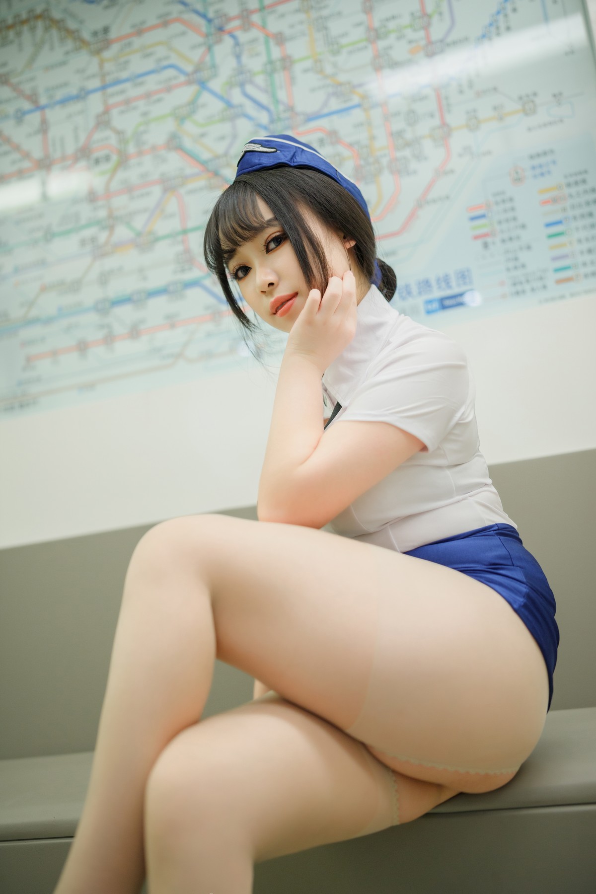 xgyw.top_网络美女yuuhui玉汇＆胡桃猫电车主题性感服饰配开档丝袜秀惹火身材诱惑写真164P