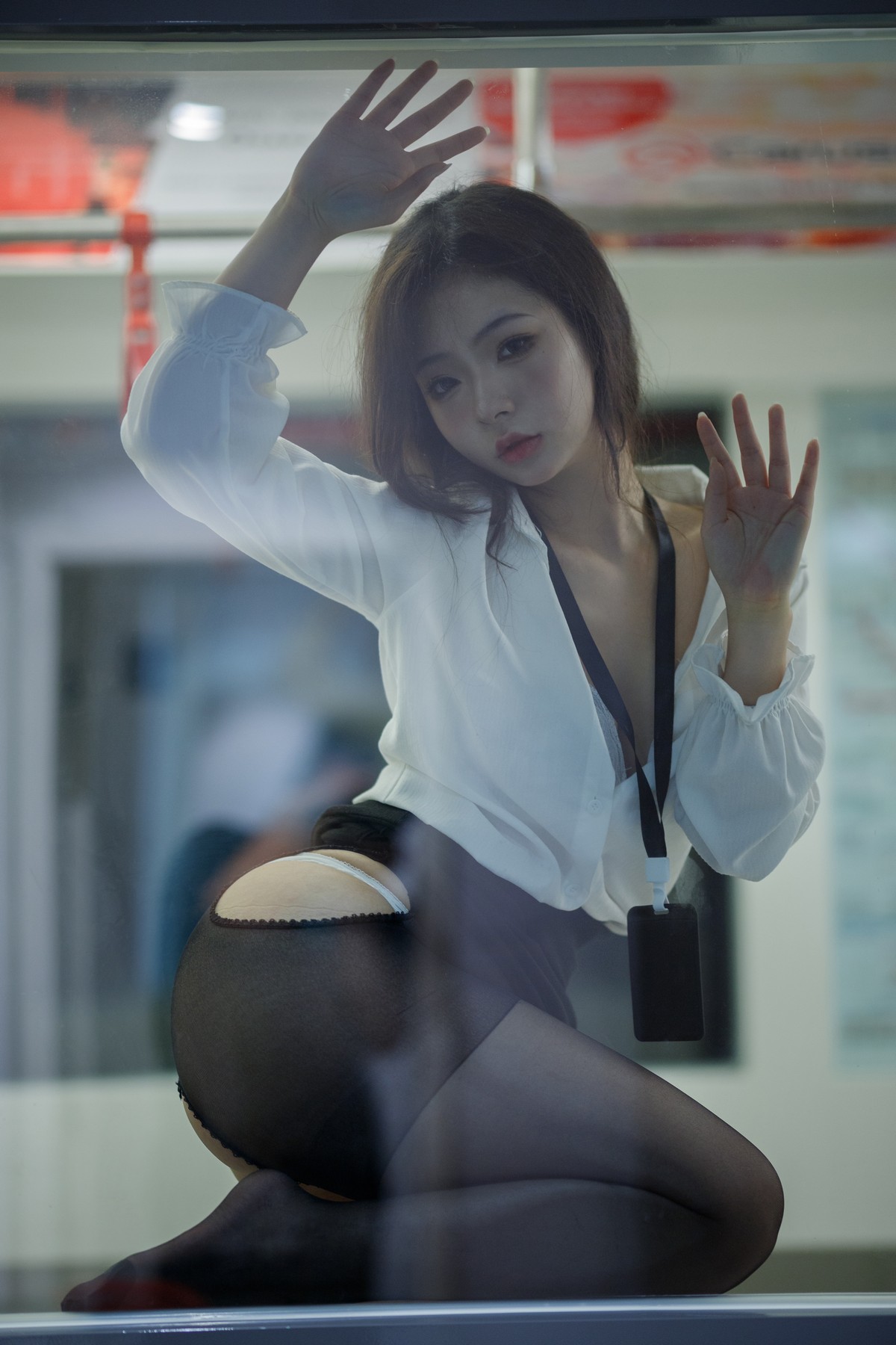 xgyw.top_网络美女yuuhui玉汇＆胡桃猫电车主题性感服饰配开档丝袜秀惹火身材诱惑写真164P
