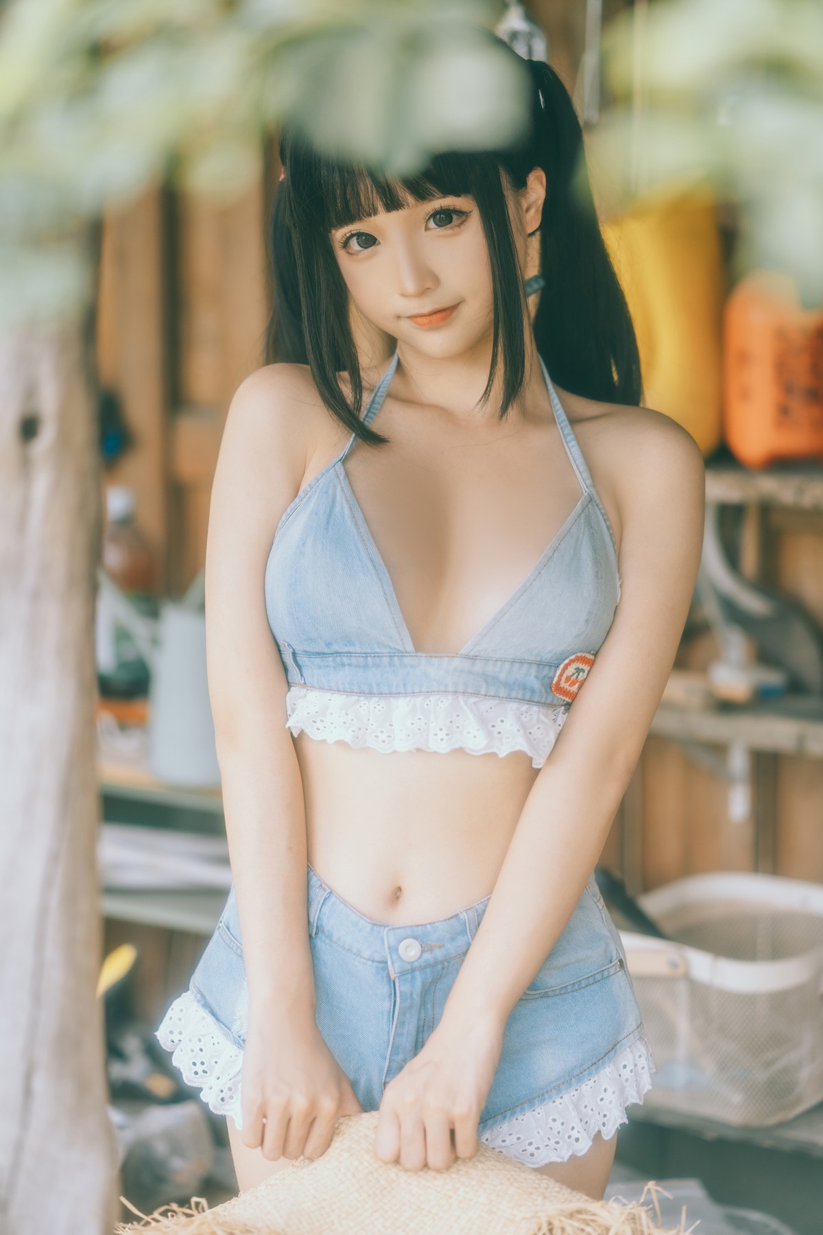 xgyw.top_动漫博主蠢沫沫大巴车主题户外废旧大巴车全脱露豪乳翘臀遮点极致诱惑写真130P