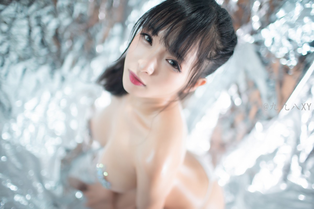 xgyw.top_网络美女九九八吖钻石主题私房全果上身钻石遮点配白色内裤秀火辣身材诱惑写真32P
