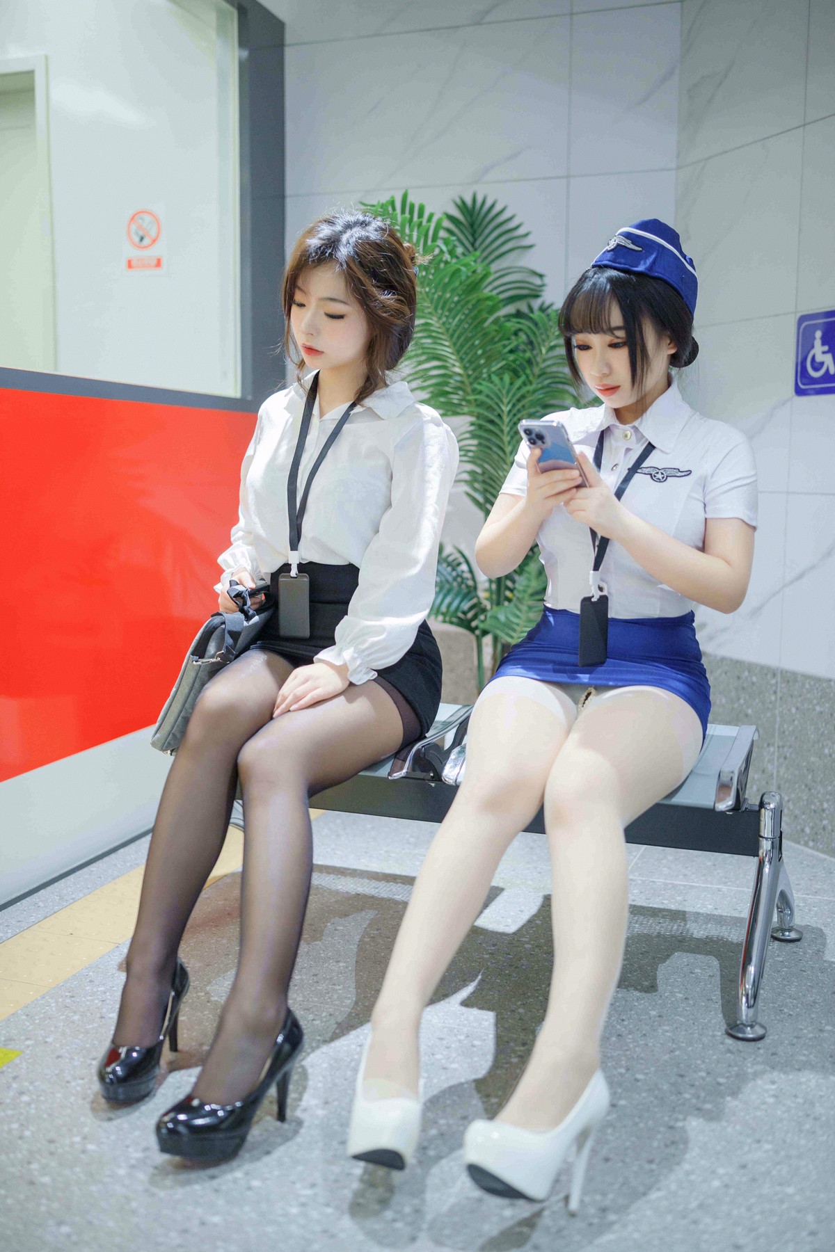 xgyw.top_网络美女yuuhui玉汇＆胡桃猫电车主题性感服饰配开档丝袜秀惹火身材诱惑写真164P