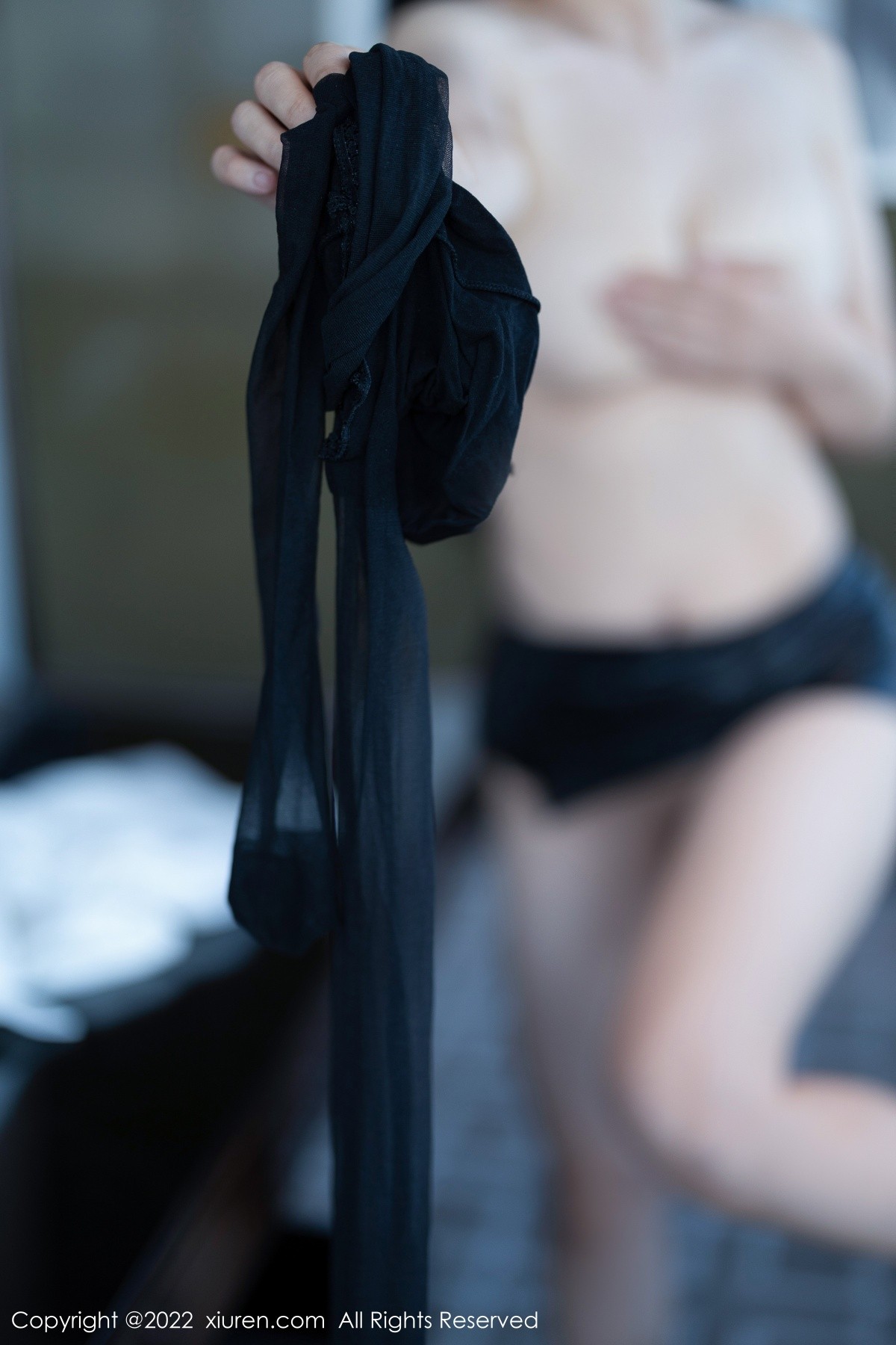xgyw.top_XiuRen第5635期_女神刘钰儿成都旅拍性感白T配黑短裙露开档黑丝极致魅惑写真74P